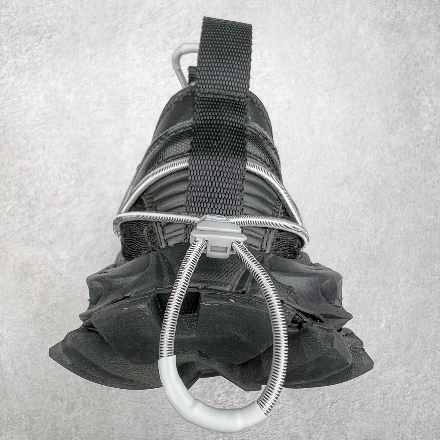 图片[8]-＃VG零售版 Balenciaga Hike 巴黎世家圆头厚底低帮老爹鞋 全套原纸板楦头开发 最原汁原味的灵魂版型 全鞋荧光划线卡点 胶水把控整洁度追求极致完美 每一双都是工艺品 多重QC质检 超越公司货的品控标准 实实在在的免检产品 原盒原配 正确字体电绣 粗细、位置、大小正确 侧边TPU 透气孔匹配意产原版 正确分离大底 TPU软底 原版一致大底LOGO 立体感十足 原厂皮料水洗做旧 采购原厂网纱 偏大一码 尺码：35 36 37 38 39 40 41 42 43 44 45 46-选品中心