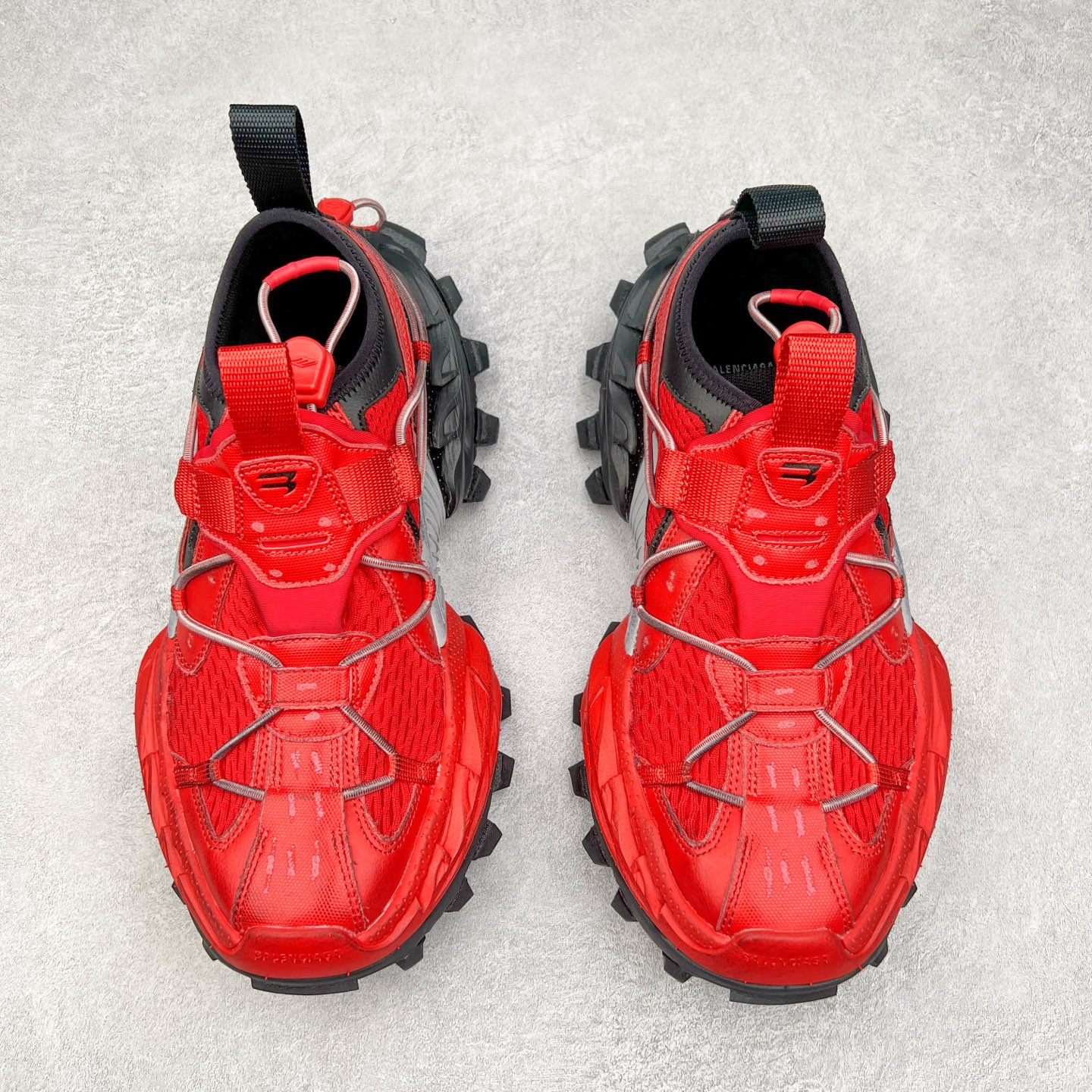 图片[2]-＃VG零售版 Balenciaga Hike 巴黎世家圆头厚底低帮老爹鞋 全套原纸板楦头开发 最原汁原味的灵魂版型 全鞋荧光划线卡点 胶水把控整洁度追求极致完美 每一双都是工艺品 多重QC质检 超越公司货的品控标准 实实在在的免检产品 原盒原配 正确字体电绣 粗细、位置、大小正确 侧边TPU 透气孔匹配意产原版 正确分离大底 TPU软底 原版一致大底LOGO 立体感十足 原厂皮料水洗做旧 采购原厂网纱 偏大一码 尺码：35 36 37 38 39 40 41 42 43 44 45 46-选品中心