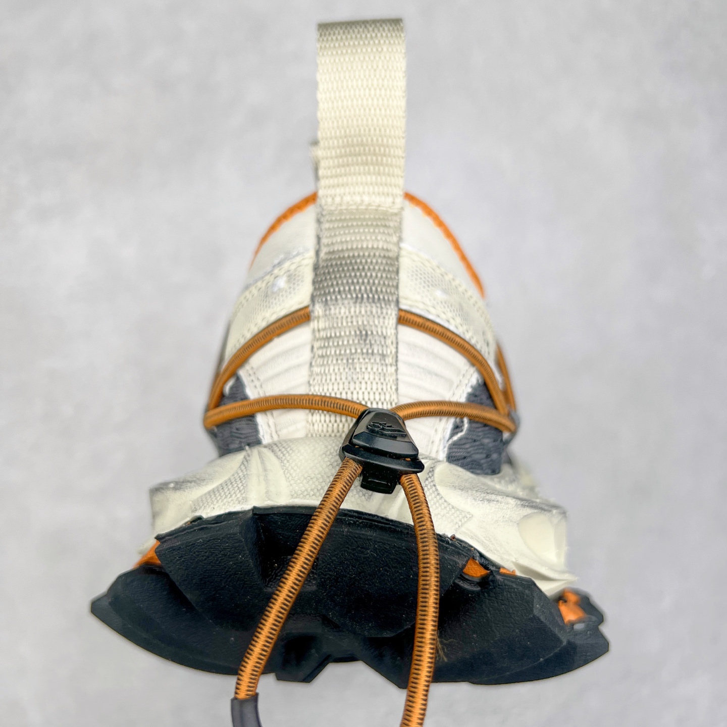 图片[8]-＃VG零售版 Balenciaga Hike 巴黎世家圆头厚底低帮老爹鞋 全套原纸板楦头开发 最原汁原味的灵魂版型 全鞋荧光划线卡点 胶水把控整洁度追求极致完美 每一双都是工艺品 多重QC质检 超越公司货的品控标准 实实在在的免检产品 原盒原配 正确字体电绣 粗细、位置、大小正确 侧边TPU 透气孔匹配意产原版 正确分离大底 TPU软底 原版一致大底LOGO 立体感十足 原厂皮料水洗做旧 采购原厂网纱 偏大一码 尺码：35 36 37 38 39 40 41 42 43 44 45 46-选品中心