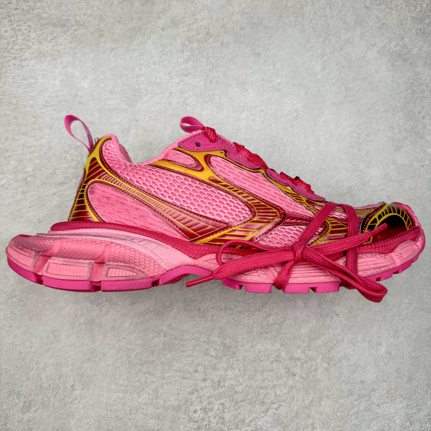 ＃VG零售版 BALENCIAGA 3XL Sneakers 巴黎世家十代网布系带低帮走秀复古老爹鞋 全套原纸板楦头开发 最原汁原味的灵魂版型 全鞋荧光划线卡点 胶水把控整洁度追求极致完美 每一双都是工艺品 多重QC质检 超越公司货的品控标准 实实在在的免检产品 原盒原配 正确字体电绣 粗细、位置、大小正确 侧边TPU 透气孔匹配意产原版 正确分离大底 TPU软底 原版一致大底LOGO 立体感十足 原厂皮料水洗做旧 采购原厂网纱 不含皮革 网布材料和聚氨酯 磨损效果 鞋头边缘和后帮 Balenciaga 徽标 鞋面和后跟凸印尺码 鞋舌 3XL 橡胶品牌标识和反光细节 鞋帮拉袢和鞋舌拉祥 配反光细节 备用鞋带在鞋履前侧 可在穿着前取下 便于不同造型搭配 正常尺码 尺码：35 36 37 38 39 40 41 42 43 44 45 46-选品中心