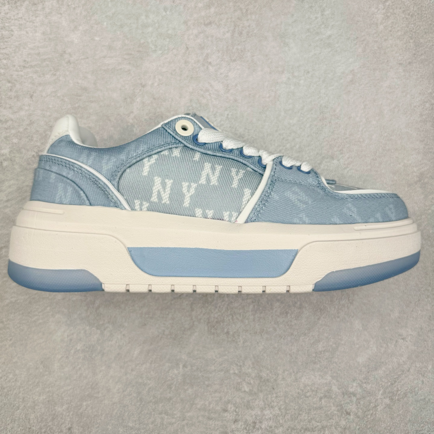 MLB Chunky Liner Basic 复古印花学长鞋系列低帮轻量增高厚底百搭休闲运动慢跑鞋板鞋 Korea韩国联名NY美国榄球纽约洋基队限定 韩国代购专供 全套原楦原纸板原厂数据开发 正确中底拉帮中底网布细节 平台代购专供 左脚内置芯片 韩国代购吊牌标贴 独家一比一RB+MD组合大底 高频后跟小人Logo精准对位立体饱满 正确网布加超迁鞋面 转印中底走线紧密 转印Logo工艺表层防刮不掉色 尺码：35 36 36.5 37.5 38 38.5 39 40 40.5 41 42 42.5 43 44 45-选品中心