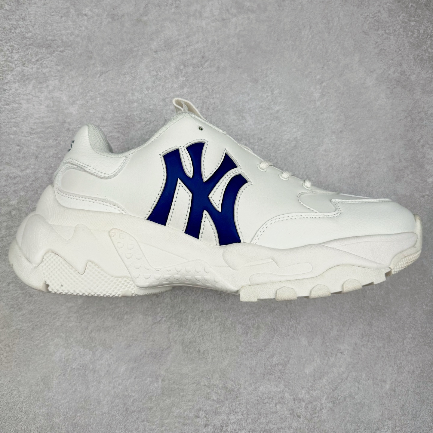 ＃MLB盲盒福利 MLB Big Ball Chunky 复古印花老爹鞋系列低帮轻量增高厚底百搭休闲运动慢跑鞋 白菜价亏本清仓套现转新款 机不可失 好好把握 随机一双 只选尺码 商品款式均为上架顶级款式 单品零售价格2×× 保证稳赚不赔 无通货 无烂货 会有轻微瑕疵的情况 友情提醒 买到是亏还是赚 每个人定义不同福袋闷包理论上和赌博心理相同玩的就是惊喜 玩的就是心跳活动商品无严重质量问题不退换‼️尺码：35 36 36.5 37 38 38.5 39 40 40.5 41 42 42.5 43 44 44.5 45-选品中心