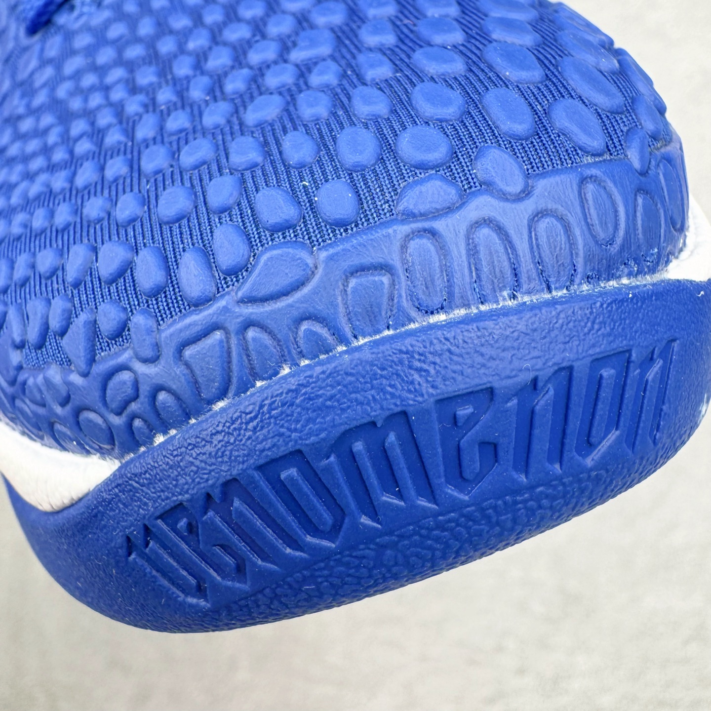 图片[14]-＃S2 NK Zoom Kobe 6 Protro 科比六代 蓝白 CW2190-400 圈内顶级批次 完美复刻公司货 前掌超大Zoom Turbo气垫 后掌EVA缓震 真正的原汁原味 还原ZP脚感 全身鞋材卡料色独家定制 唯一正确喷漆工艺Swoosh 正确凹凸蛇鳞工艺 正确鞋面渐变效果 内全置真动飞态线 独立原厂模具 最大尺码达到48.5码 首批不拼图大几率过验 亲测已过 支持各种高强度实战 无需担心 上脚价 补货周期极长 脚宽建议买大半码 科比系列前掌偏窄 不影响二次销售 支持七天无理由退换 尺码：40 40.5 41 42 42.5 43 44 44.5 45 45.5 46 47.5 48.5-选品中心