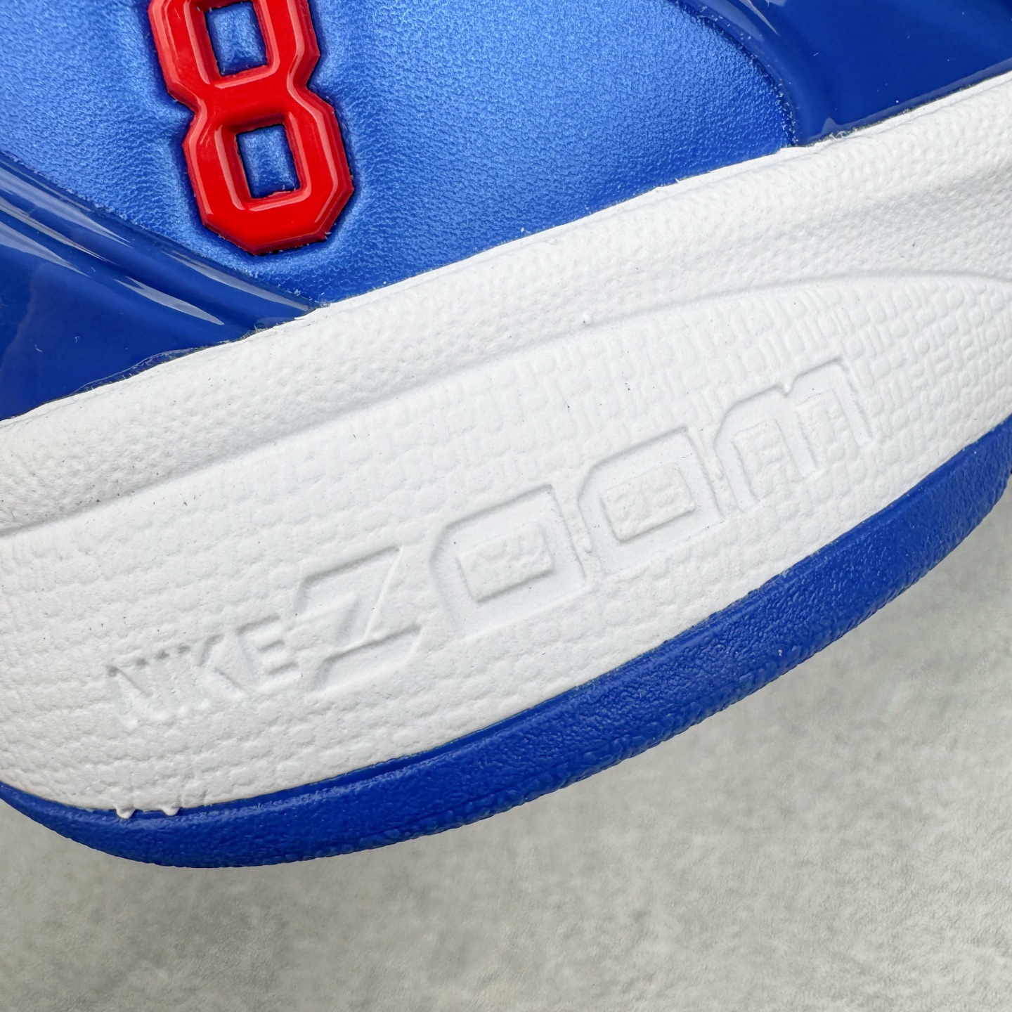 图片[18]-＃S2 NK Zoom Kobe 6 Protro 科比六代 蓝白 CW2190-400 圈内顶级批次 完美复刻公司货 前掌超大Zoom Turbo气垫 后掌EVA缓震 真正的原汁原味 还原ZP脚感 全身鞋材卡料色独家定制 唯一正确喷漆工艺Swoosh 正确凹凸蛇鳞工艺 正确鞋面渐变效果 内全置真动飞态线 独立原厂模具 最大尺码达到48.5码 首批不拼图大几率过验 亲测已过 支持各种高强度实战 无需担心 上脚价 补货周期极长 脚宽建议买大半码 科比系列前掌偏窄 不影响二次销售 支持七天无理由退换 尺码：40 40.5 41 42 42.5 43 44 44.5 45 45.5 46 47.5 48.5-选品中心