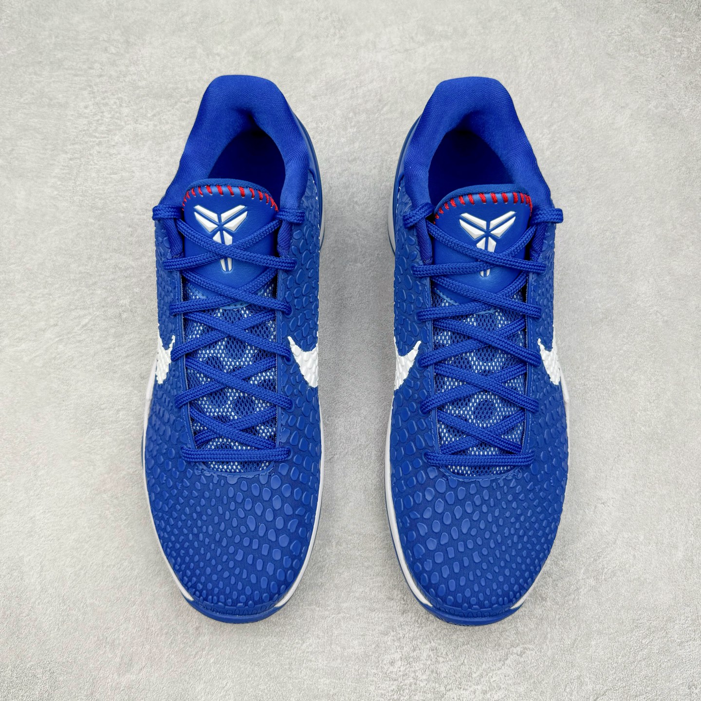 图片[2]-＃S2 NK Zoom Kobe 6 Protro 科比六代 蓝白 CW2190-400 圈内顶级批次 完美复刻公司货 前掌超大Zoom Turbo气垫 后掌EVA缓震 真正的原汁原味 还原ZP脚感 全身鞋材卡料色独家定制 唯一正确喷漆工艺Swoosh 正确凹凸蛇鳞工艺 正确鞋面渐变效果 内全置真动飞态线 独立原厂模具 最大尺码达到48.5码 首批不拼图大几率过验 亲测已过 支持各种高强度实战 无需担心 上脚价 补货周期极长 脚宽建议买大半码 科比系列前掌偏窄 不影响二次销售 支持七天无理由退换 尺码：40 40.5 41 42 42.5 43 44 44.5 45 45.5 46 47.5 48.5-选品中心