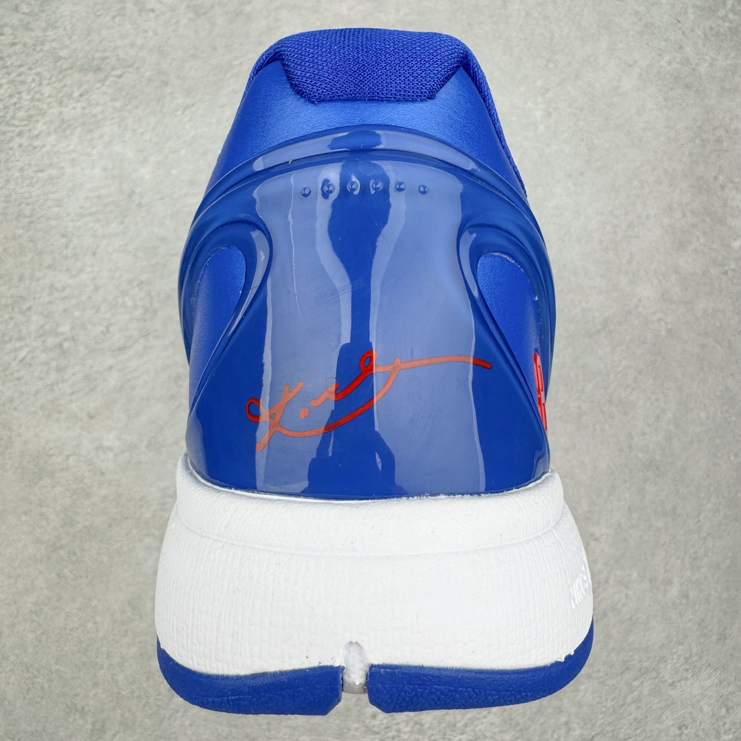 图片[8]-＃S2 NK Zoom Kobe 6 Protro 科比六代 蓝白 CW2190-400 圈内顶级批次 完美复刻公司货 前掌超大Zoom Turbo气垫 后掌EVA缓震 真正的原汁原味 还原ZP脚感 全身鞋材卡料色独家定制 唯一正确喷漆工艺Swoosh 正确凹凸蛇鳞工艺 正确鞋面渐变效果 内全置真动飞态线 独立原厂模具 最大尺码达到48.5码 首批不拼图大几率过验 亲测已过 支持各种高强度实战 无需担心 上脚价 补货周期极长 脚宽建议买大半码 科比系列前掌偏窄 不影响二次销售 支持七天无理由退换 尺码：40 40.5 41 42 42.5 43 44 44.5 45 45.5 46 47.5 48.5-选品中心