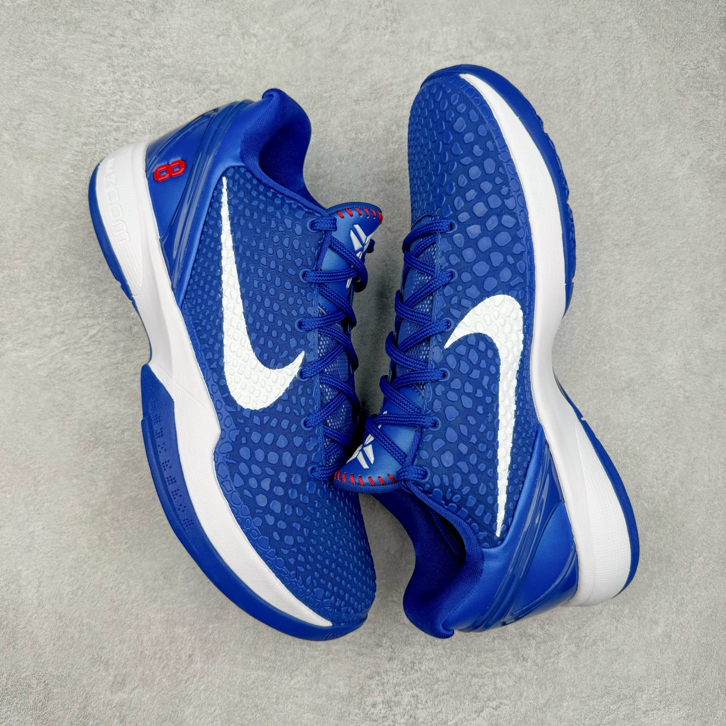 图片[3]-＃S2 NK Zoom Kobe 6 Protro 科比六代 蓝白 CW2190-400 圈内顶级批次 完美复刻公司货 前掌超大Zoom Turbo气垫 后掌EVA缓震 真正的原汁原味 还原ZP脚感 全身鞋材卡料色独家定制 唯一正确喷漆工艺Swoosh 正确凹凸蛇鳞工艺 正确鞋面渐变效果 内全置真动飞态线 独立原厂模具 最大尺码达到48.5码 首批不拼图大几率过验 亲测已过 支持各种高强度实战 无需担心 上脚价 补货周期极长 脚宽建议买大半码 科比系列前掌偏窄 不影响二次销售 支持七天无理由退换 尺码：40 40.5 41 42 42.5 43 44 44.5 45 45.5 46 47.5 48.5-选品中心