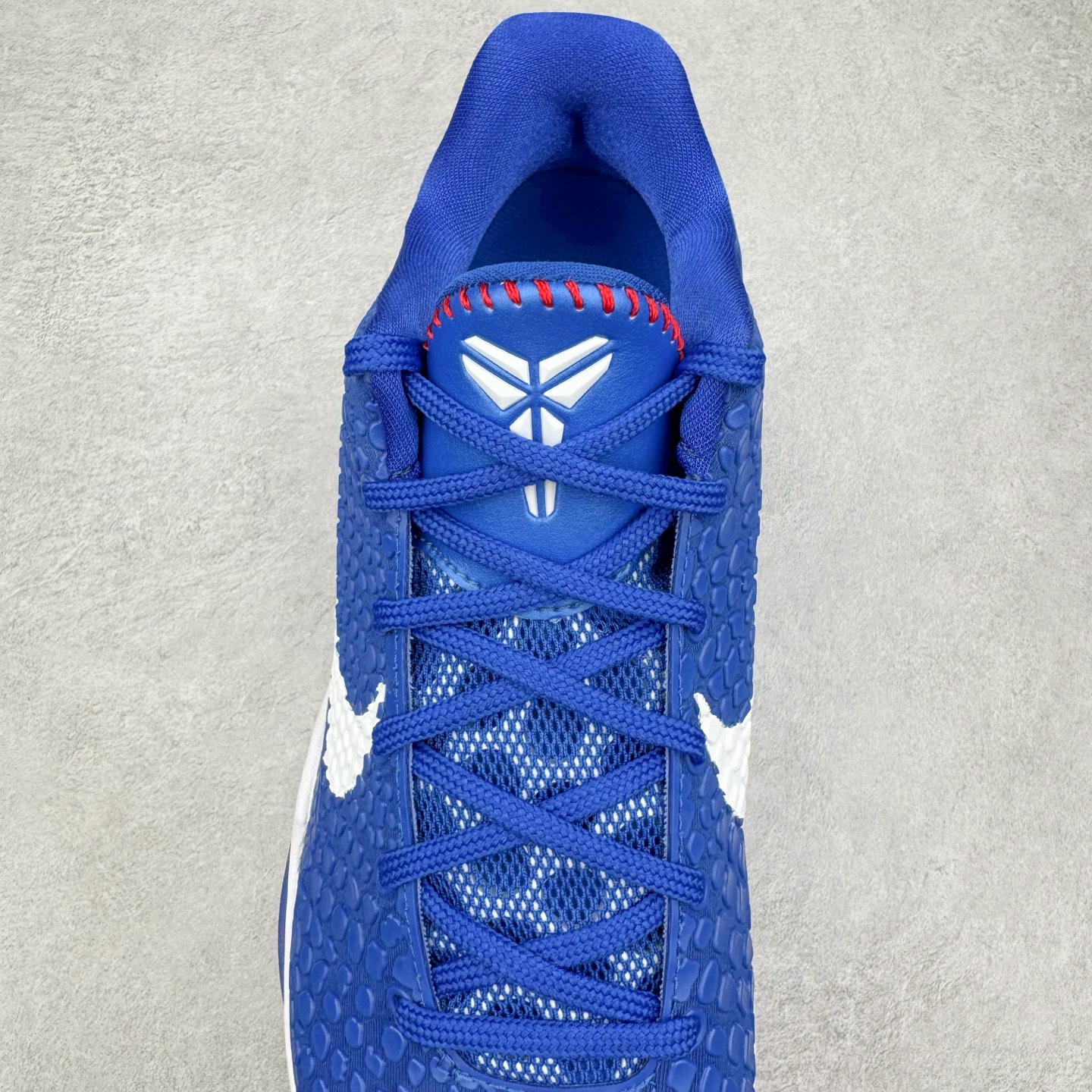 图片[5]-＃S2 NK Zoom Kobe 6 Protro 科比六代 蓝白 CW2190-400 圈内顶级批次 完美复刻公司货 前掌超大Zoom Turbo气垫 后掌EVA缓震 真正的原汁原味 还原ZP脚感 全身鞋材卡料色独家定制 唯一正确喷漆工艺Swoosh 正确凹凸蛇鳞工艺 正确鞋面渐变效果 内全置真动飞态线 独立原厂模具 最大尺码达到48.5码 首批不拼图大几率过验 亲测已过 支持各种高强度实战 无需担心 上脚价 补货周期极长 脚宽建议买大半码 科比系列前掌偏窄 不影响二次销售 支持七天无理由退换 尺码：40 40.5 41 42 42.5 43 44 44.5 45 45.5 46 47.5 48.5-选品中心