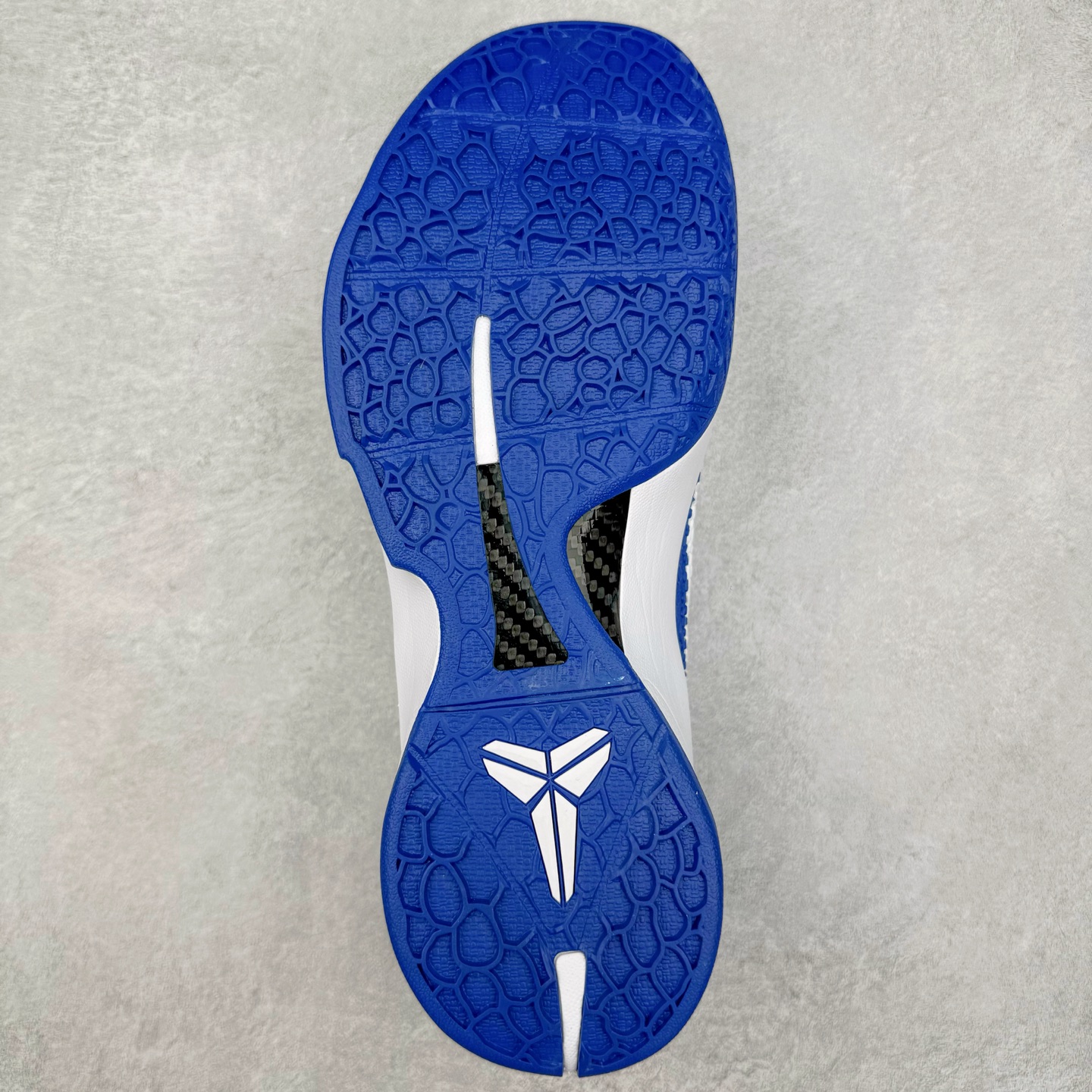 图片[9]-＃S2 NK Zoom Kobe 6 Protro 科比六代 蓝白 CW2190-400 圈内顶级批次 完美复刻公司货 前掌超大Zoom Turbo气垫 后掌EVA缓震 真正的原汁原味 还原ZP脚感 全身鞋材卡料色独家定制 唯一正确喷漆工艺Swoosh 正确凹凸蛇鳞工艺 正确鞋面渐变效果 内全置真动飞态线 独立原厂模具 最大尺码达到48.5码 首批不拼图大几率过验 亲测已过 支持各种高强度实战 无需担心 上脚价 补货周期极长 脚宽建议买大半码 科比系列前掌偏窄 不影响二次销售 支持七天无理由退换 尺码：40 40.5 41 42 42.5 43 44 44.5 45 45.5 46 47.5 48.5-选品中心