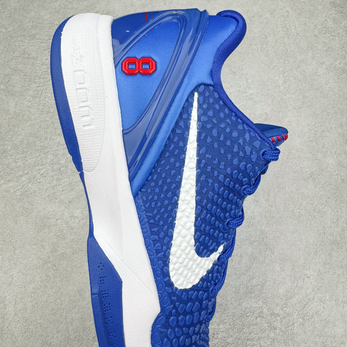 图片[6]-＃S2 NK Zoom Kobe 6 Protro 科比六代 蓝白 CW2190-400 圈内顶级批次 完美复刻公司货 前掌超大Zoom Turbo气垫 后掌EVA缓震 真正的原汁原味 还原ZP脚感 全身鞋材卡料色独家定制 唯一正确喷漆工艺Swoosh 正确凹凸蛇鳞工艺 正确鞋面渐变效果 内全置真动飞态线 独立原厂模具 最大尺码达到48.5码 首批不拼图大几率过验 亲测已过 支持各种高强度实战 无需担心 上脚价 补货周期极长 脚宽建议买大半码 科比系列前掌偏窄 不影响二次销售 支持七天无理由退换 尺码：40 40.5 41 42 42.5 43 44 44.5 45 45.5 46 47.5 48.5-选品中心