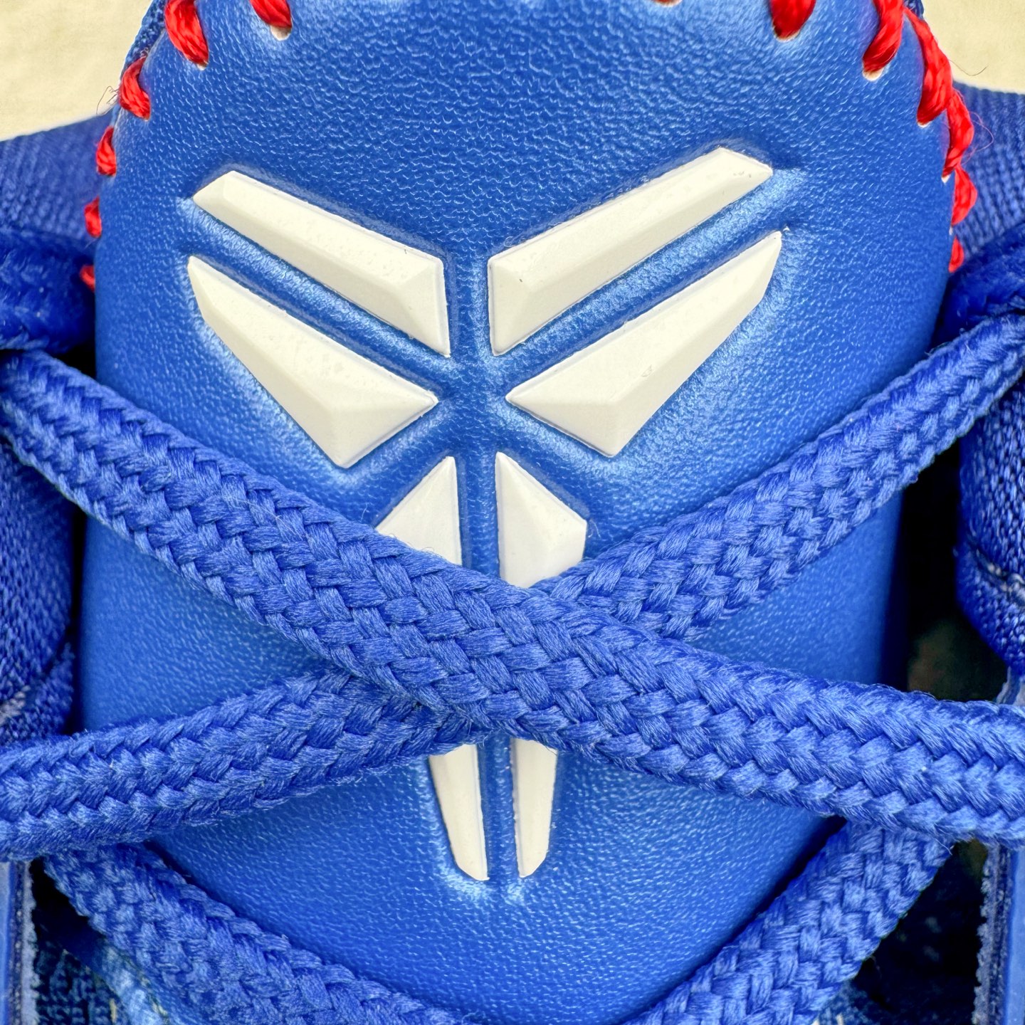 图片[12]-＃S2 NK Zoom Kobe 6 Protro 科比六代 蓝白 CW2190-400 圈内顶级批次 完美复刻公司货 前掌超大Zoom Turbo气垫 后掌EVA缓震 真正的原汁原味 还原ZP脚感 全身鞋材卡料色独家定制 唯一正确喷漆工艺Swoosh 正确凹凸蛇鳞工艺 正确鞋面渐变效果 内全置真动飞态线 独立原厂模具 最大尺码达到48.5码 首批不拼图大几率过验 亲测已过 支持各种高强度实战 无需担心 上脚价 补货周期极长 脚宽建议买大半码 科比系列前掌偏窄 不影响二次销售 支持七天无理由退换 尺码：40 40.5 41 42 42.5 43 44 44.5 45 45.5 46 47.5 48.5-选品中心