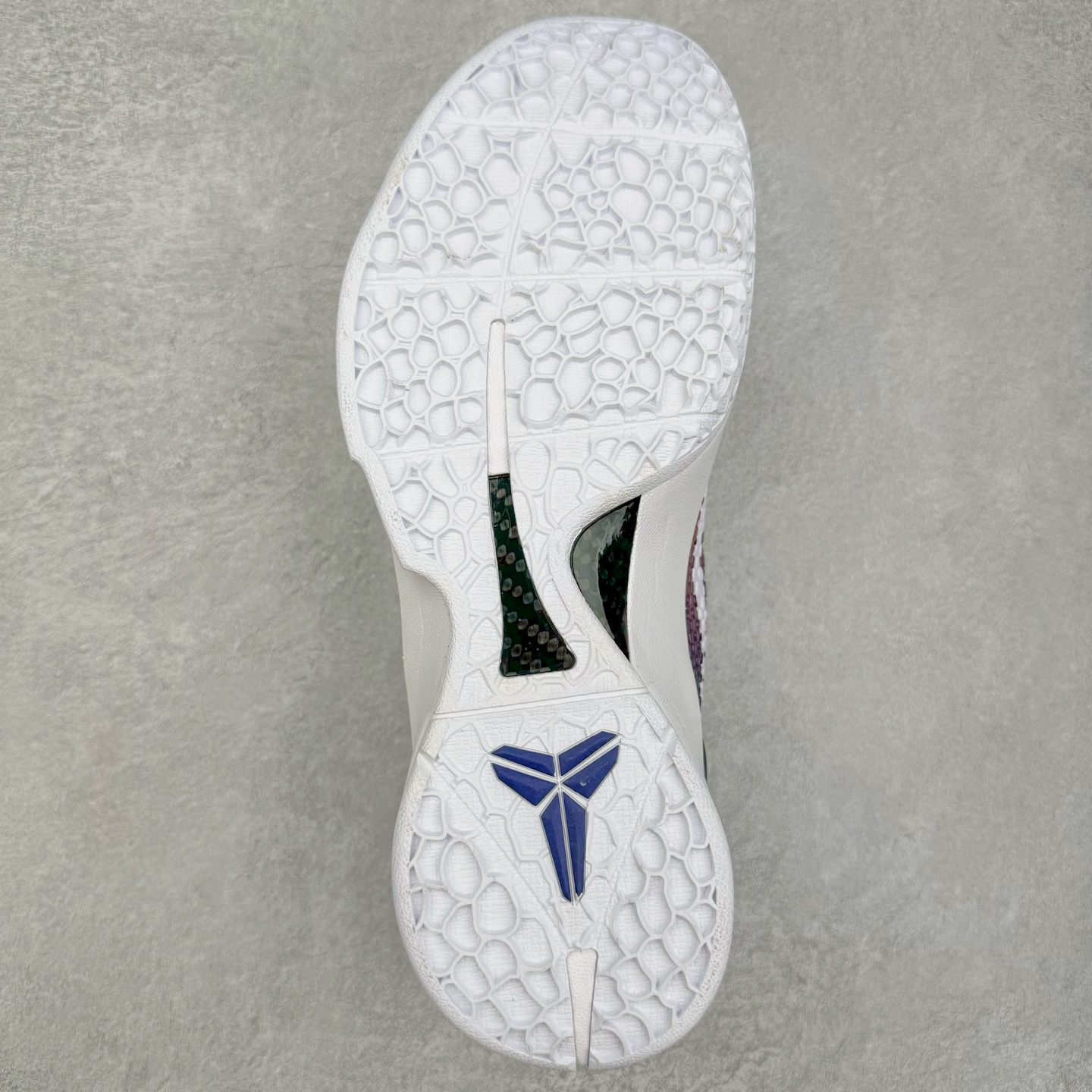 图片[9]-＃Star NK Zoom Kobe 6 Protro 科比六代 圈内顶级批次 完美复刻公司货 前掌超大Zoom Turbo气垫 后掌EVA缓震 真正的原汁原味 还原ZP脚感 全身鞋材卡料色独家定制 唯一正确喷漆工艺Swoosh 正确凹凸蛇鳞工艺 正确鞋面渐变效果 内全置真动飞态线 独立原厂模具 最大尺码达到48.5码 首批不拼图大几率过验 亲测已过 支持各种高强度实战 无需担心 上脚价 补货周期极长 脚宽建议买大半码 科比系列前掌偏窄 不影响二次销售 支持七天无理由退换 尺码：40 40.5 41 42 42.5 43 44 44.5 45 45.5 46 47.5 48.5-选品中心