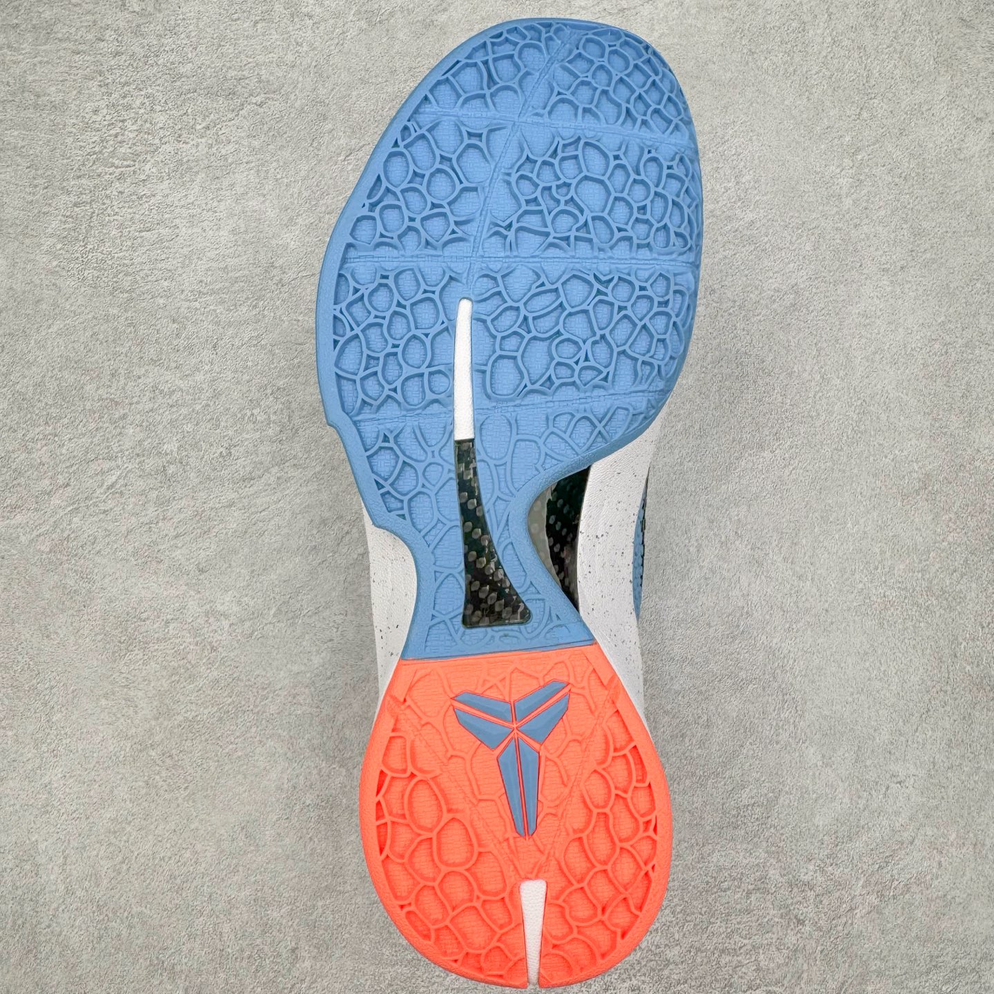 图片[9]-＃Star NK Zoom Kobe 6 Protro 科比六代 圈内顶级批次 完美复刻公司货 前掌超大Zoom Turbo气垫 后掌EVA缓震 真正的原汁原味 还原ZP脚感 全身鞋材卡料色独家定制 唯一正确喷漆工艺Swoosh 正确凹凸蛇鳞工艺 正确鞋面渐变效果 内全置真动飞态线 独立原厂模具 最大尺码达到48.5码 首批不拼图大几率过验 亲测已过 支持各种高强度实战 无需担心 上脚价 补货周期极长 脚宽建议买大半码 科比系列前掌偏窄 不影响二次销售 支持七天无理由退换 尺码：40 40.5 41 42 42.5 43 44 44.5 45 45.5 46 47.5 48.5-选品中心