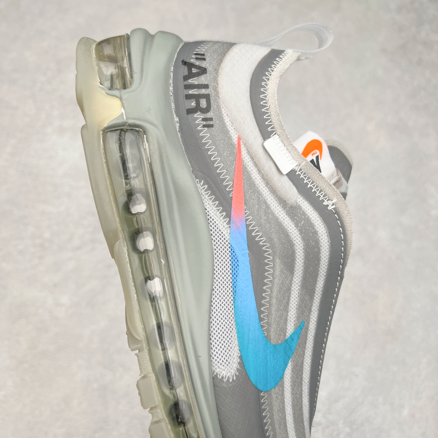 图片[6]-OFF-WHITE x NK Air Max 97 The Ten OW联名款舒适低帮气垫休闲跑步鞋 AJ4585-101 正确半透明网纱材质 热熔高频处理鞋面 透明气窗气垫装置 回弹PU模真气垫大底 全套包装配件 实拍调校N版已经零色差零失真 百分百还原实物色彩所见即所得 不存在货不对板色差等低级问题 选购参考实物拍摄 不混卖不参货 只用心做好货严格选品 承诺混一赔十 尺码：36 36.5 37.5 38 38.5 39 40 40.5 41 42 42.5 43 44 44.5 45-选品中心