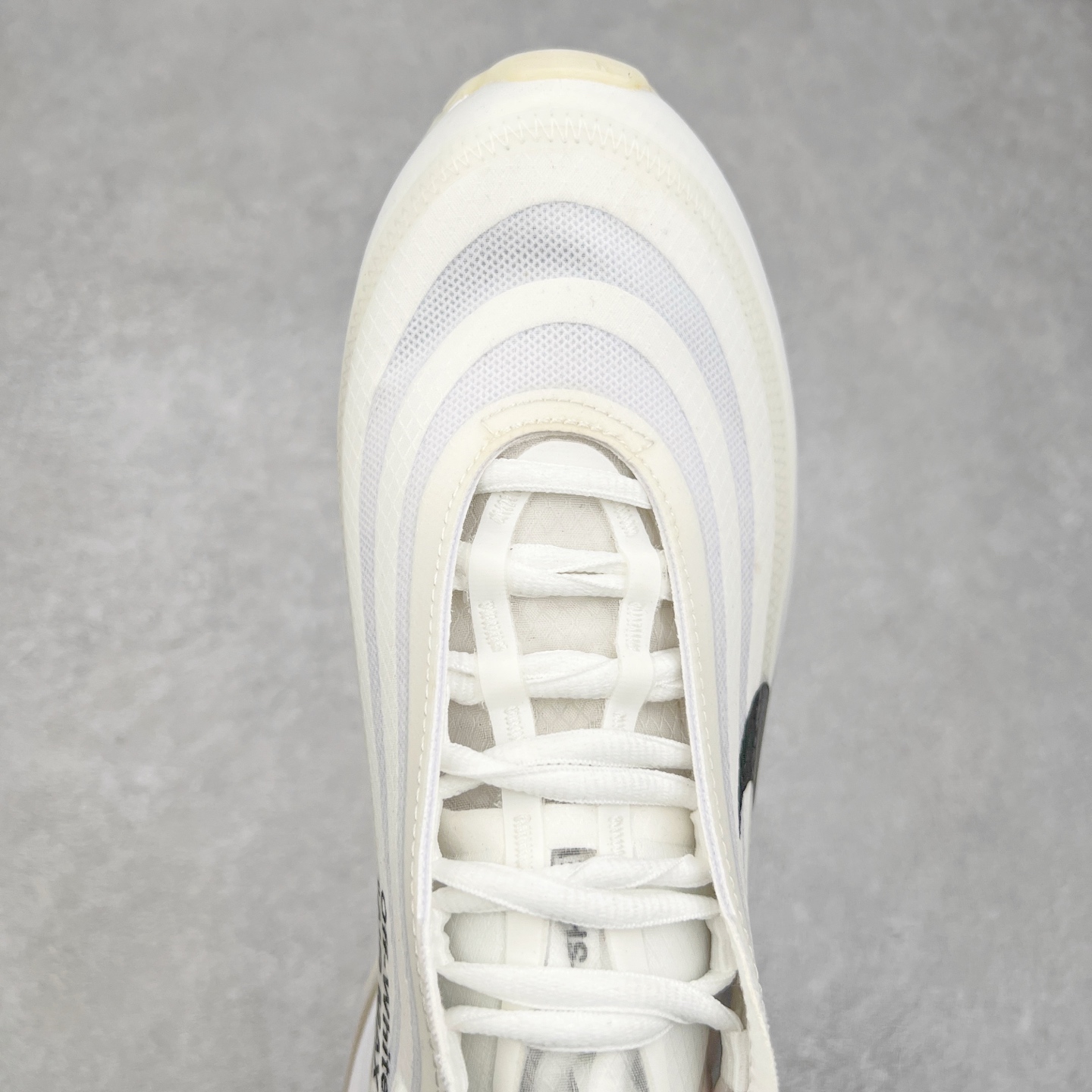 图片[4]-OFF-WHITE x NK Air Max 97 The Ten OW联名款舒适低帮气垫休闲跑步鞋 AJ4585-100 正确半透明网纱材质 热熔高频处理鞋面 透明气窗气垫装置 回弹PU模真气垫大底 全套包装配件 实拍调校N版已经零色差零失真 百分百还原实物色彩所见即所得 不存在货不对板色差等低级问题 选购参考实物拍摄 不混卖不参货 只用心做好货严格选品 承诺混一赔十 尺码：36 36.5 37.5 38 38.5 39 40 40.5 41 42 42.5 43 44 44.5 45-选品中心