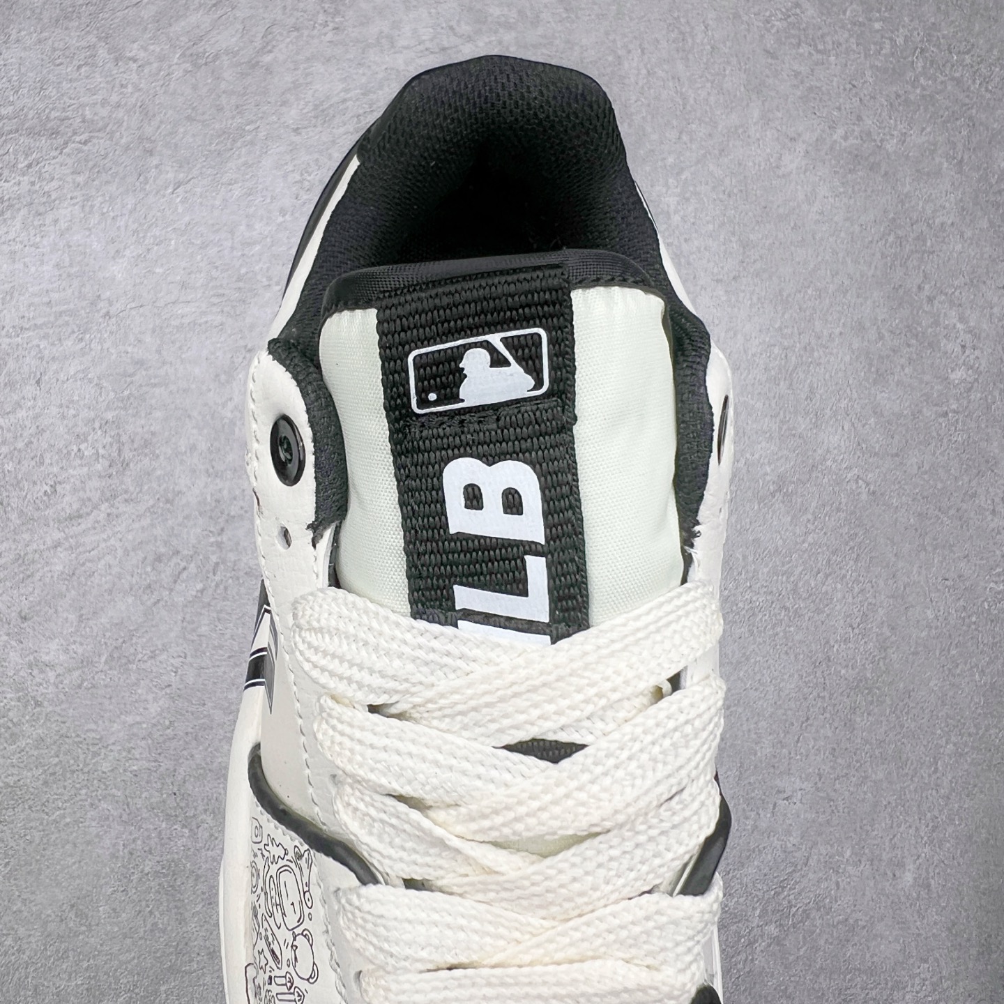 图片[5]-MLB Chunky Liner Basic 复古印花学长鞋系列低帮轻量增高厚底百搭休闲运动慢跑鞋板鞋 Korea韩国联名NY美国榄球纽约洋基队限定 韩国代购专供 全套原楦原纸板原厂数据开发 正确中底拉帮中底网布细节 平台代购专供 左脚内置芯片 韩国代购吊牌标贴 独家一比一RB+MD组合大底 高频后跟小人Logo精准对位立体饱满 正确网布加超迁鞋面 转印中底走线紧密 转印Logo工艺表层防刮不掉色 尺码：35 36 36.5 37.5 38 38.5 39 40 40.5 41 42 42.5 43 44 45-选品中心