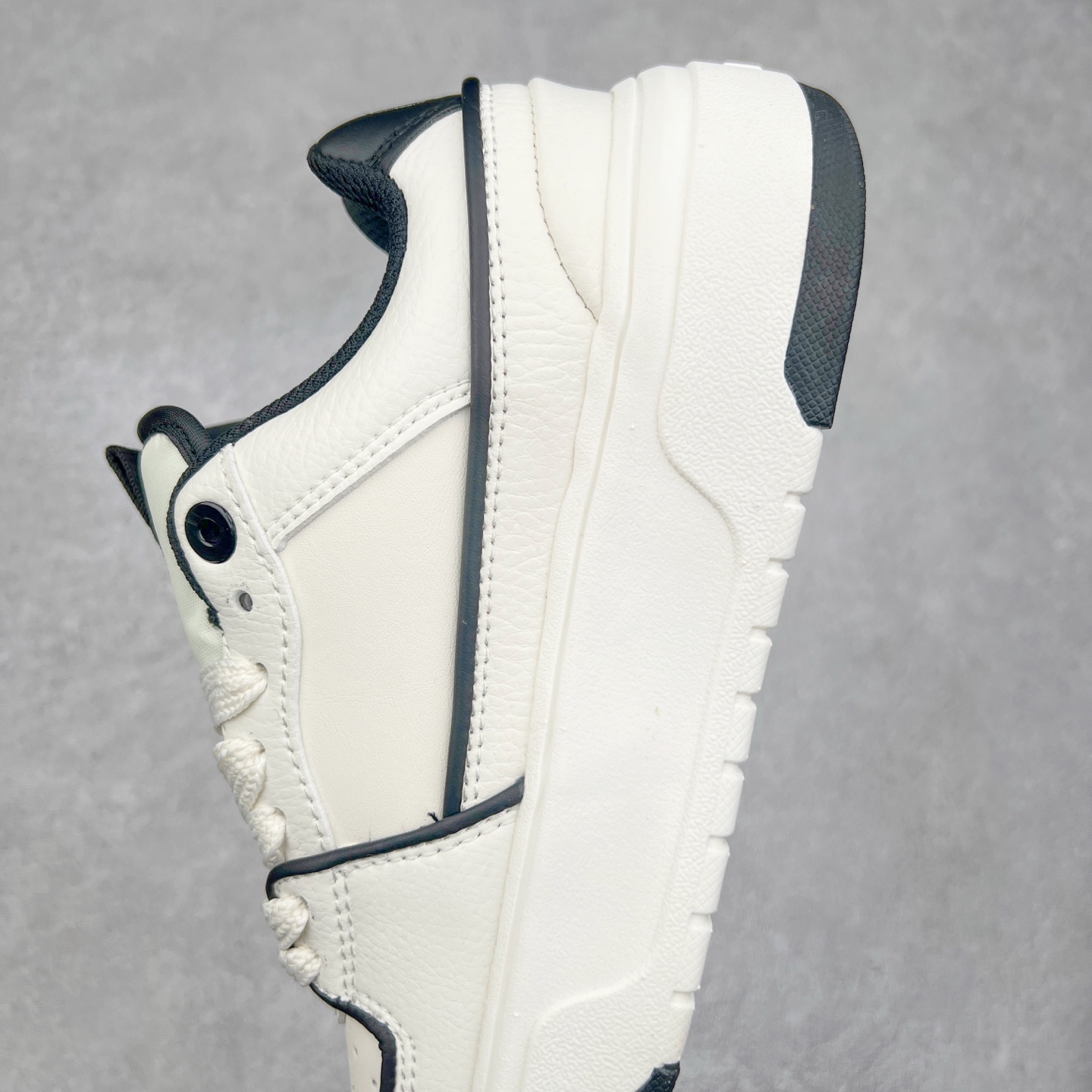 图片[7]-MLB Chunky Liner Basic 复古印花学长鞋系列低帮轻量增高厚底百搭休闲运动慢跑鞋板鞋 Korea韩国联名NY美国榄球纽约洋基队限定 韩国代购专供 全套原楦原纸板原厂数据开发 正确中底拉帮中底网布细节 平台代购专供 左脚内置芯片 韩国代购吊牌标贴 独家一比一RB+MD组合大底 高频后跟小人Logo精准对位立体饱满 正确网布加超迁鞋面 转印中底走线紧密 转印Logo工艺表层防刮不掉色 尺码：35 36 36.5 37.5 38 38.5 39 40 40.5 41 42 42.5 43 44 45-选品中心