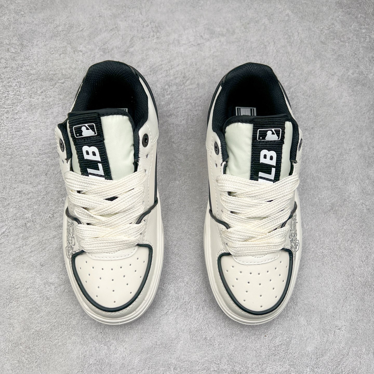 图片[2]-MLB Chunky Liner Basic 复古印花学长鞋系列低帮轻量增高厚底百搭休闲运动慢跑鞋板鞋 Korea韩国联名NY美国榄球纽约洋基队限定 韩国代购专供 全套原楦原纸板原厂数据开发 正确中底拉帮中底网布细节 平台代购专供 左脚内置芯片 韩国代购吊牌标贴 独家一比一RB+MD组合大底 高频后跟小人Logo精准对位立体饱满 正确网布加超迁鞋面 转印中底走线紧密 转印Logo工艺表层防刮不掉色 尺码：35 36 36.5 37.5 38 38.5 39 40 40.5 41 42 42.5 43 44 45-选品中心