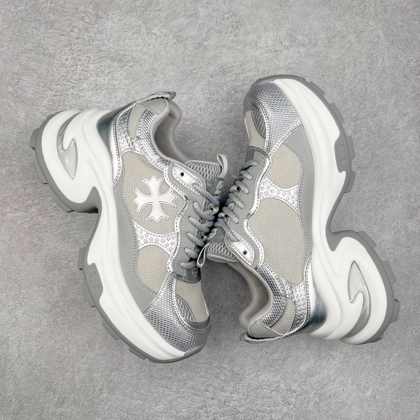 图片[3]-GG-CC Chunky Low白鹿同款独星球 2024新款GGCC低帮复古厚底增高老爹鞋 时髦look轻松定格 不费力展现率性氛围 原版正确大底 高档银盒 酷帅机能风不规则设计大底 8CM 增高厚底 大长腿既视感轻松拿捏 货号：G24X9833 尺码：35 36 37 38 39 40-选品中心