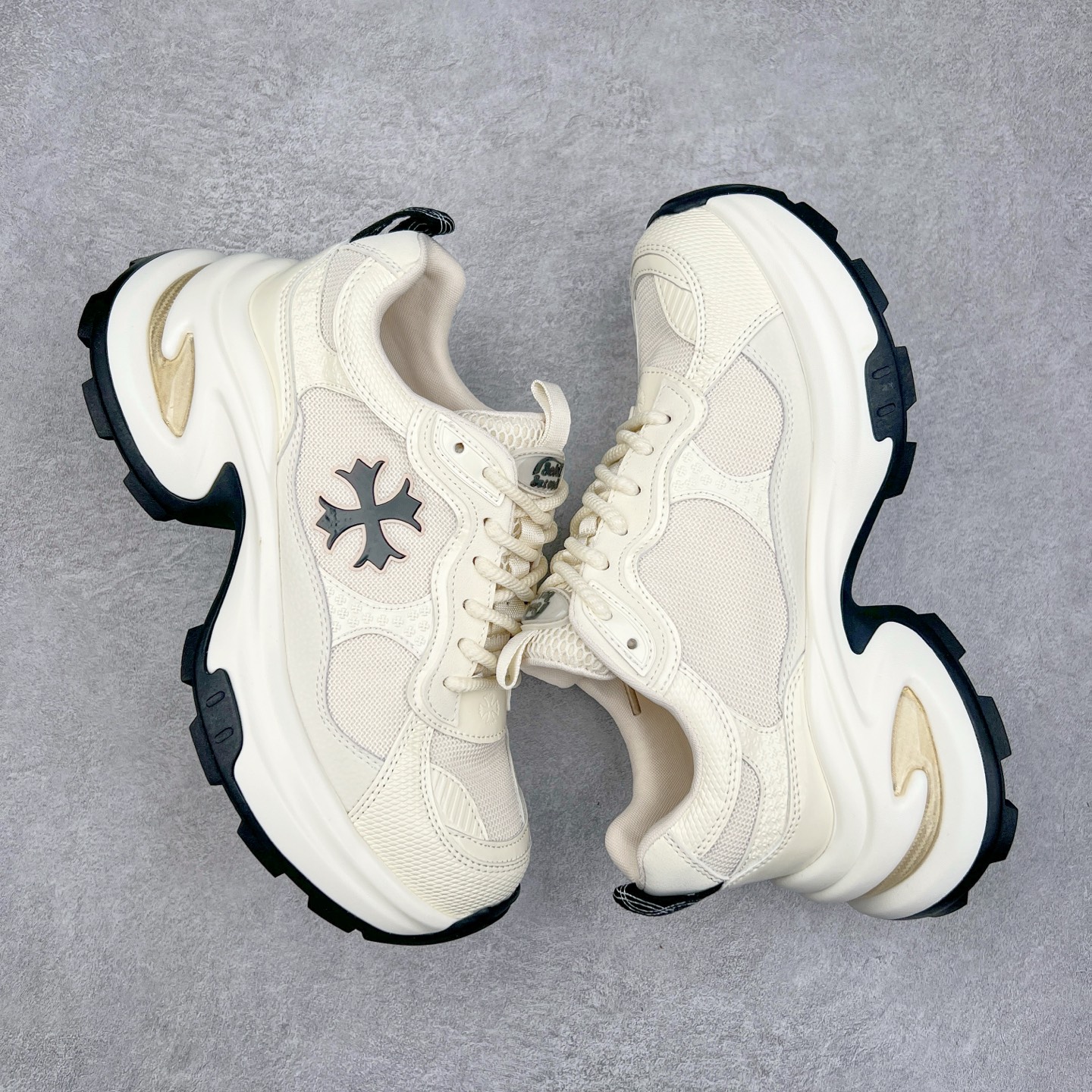 图片[3]-GG-CC Chunky Low白鹿同款独星球 2024新款GGCC低帮复古厚底增高老爹鞋 时髦look轻松定格 不费力展现率性氛围 原版正确大底 高档银盒 酷帅机能风不规则设计大底 8CM 增高厚底 大长腿既视感轻松拿捏 货号：G24X9833 尺码：35 36 37 38 39 40-选品中心