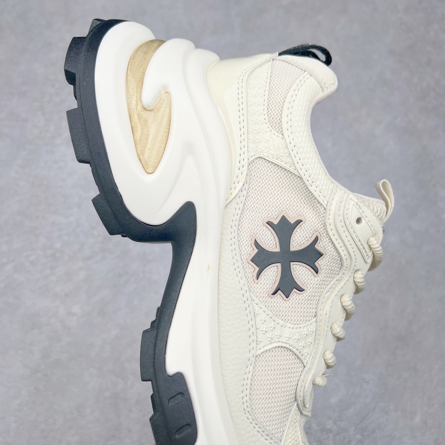 图片[6]-GG-CC Chunky Low白鹿同款独星球 2024新款GGCC低帮复古厚底增高老爹鞋 时髦look轻松定格 不费力展现率性氛围 原版正确大底 高档银盒 酷帅机能风不规则设计大底 8CM 增高厚底 大长腿既视感轻松拿捏 货号：G24X9833 尺码：35 36 37 38 39 40-选品中心