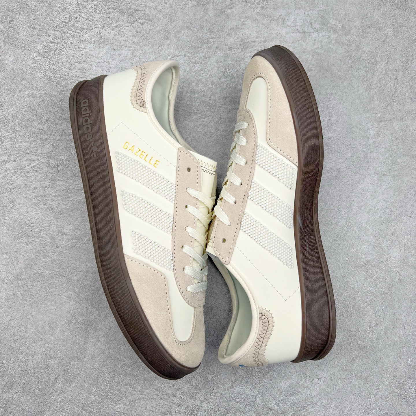 图片[3]-AD Gazelle Indoor Trainers 羚羊内训系列低帮复古百搭休闲运动德训风板鞋 IH3719 90年代经典的复刻版！自60年代以足球训练鞋面世以来,Gazelle就以其经典设计席卷全球。1991年版本的复刻,再造经典Gazelle。采用皮革打造,搭配浊色细节,让这款经典更加简约。实拍调校N版已经零色差零失真 百分百还原实物色彩所见即所得 不存在货不对板色差等低级问题 选购参考实物拍摄 不混卖不参货 只用心做好货严格选品 承诺混一赔十 尺码：36 36.5 37.5 38 38.5 39 40 40.5 41 42 42.5 43 44 44.5 45-选品中心