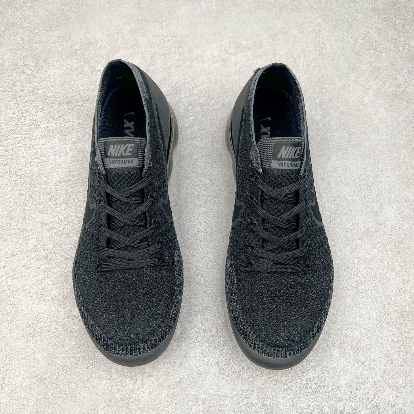 图片[2]-＃纯原 NK Air VaporMax Flyknit 2018大气垫百搭慢跑鞋 849558-007 德产斯托尔针织横机生产原档案针织鞋面 侧面\\\”鱼骨线\\\”清晰立体 原底气垫 细节诠释一切质疑 原产标加持 换盒过验 实拍调校N版已经零色差零失真 百分百还原实物色彩所见即所得 不存在货不对板色差等低级问题 选购参考实物拍摄 不混卖不参货 只用心做好货严格选品 承诺混一赔十 尺码：36 36.5 37.5 38 38.5 39 40 40.5 41 42 42.5 43 44 44.5 45-选品中心