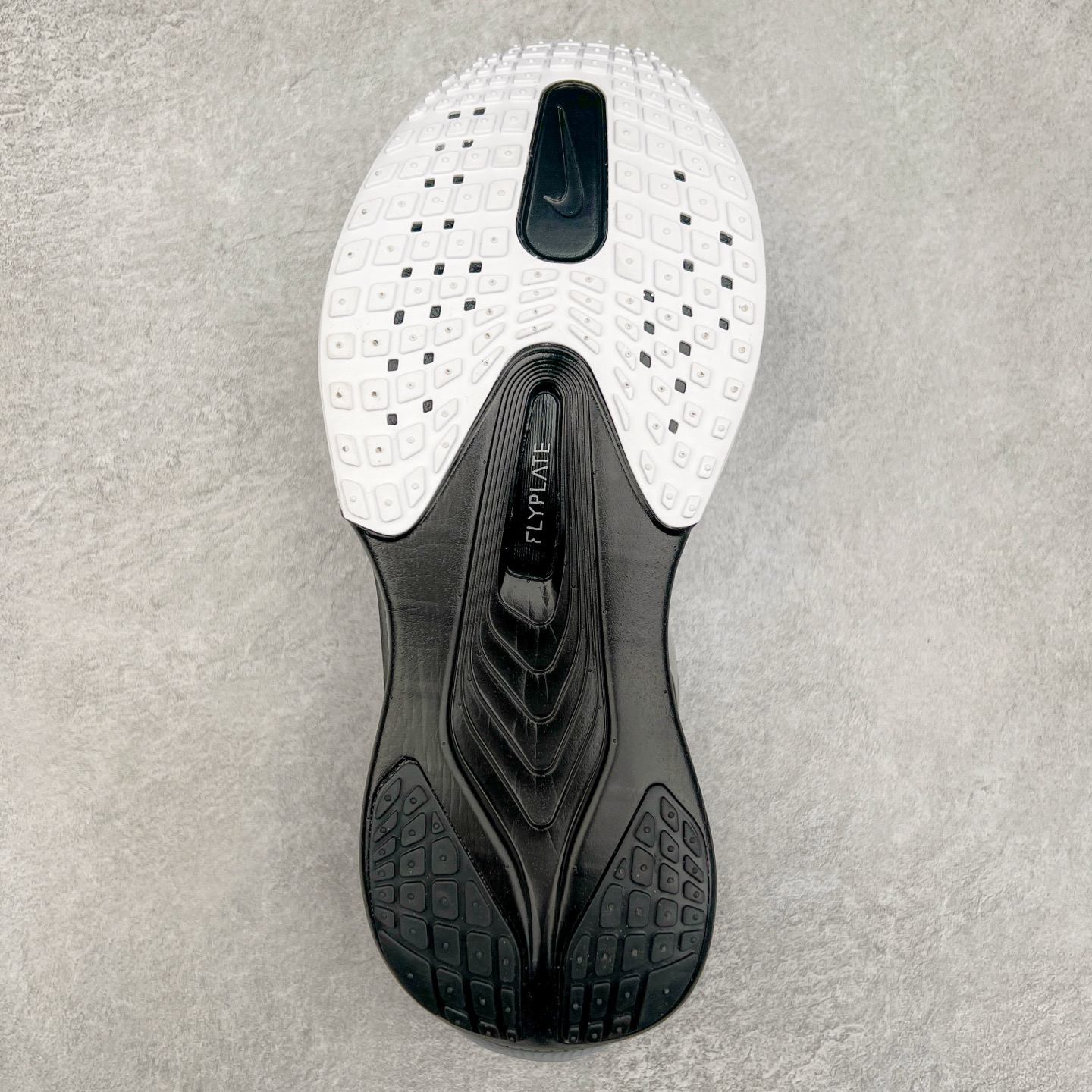 图片[9]-NK ZoomX Invincible Run Flyknit 6 轻量跑鞋 飞织低帮休闲运动慢跑鞋 厚底增高 老爹鞋 此鞋专为短跑运动员而生 是为 5 至 10 公里距离的赛事和训练打造 整体设计采用流线型的轻质工程网眼材质构成鞋面 并与其他 Running 旗舰鞋款同样搭载全脚掌 ZoomX 缓冲中底 搭配 Pebax 物料与橡胶外底 ZoomX StreakFly 首发配色以Prototype呈现 其灵感是来自开发期间的磨损测试 透过编号的标记与内侧的预期跑步距离突出研发过程 货号： FN8455-101 尺码：36 36.5 37.5 38 38.5 39 40 40.5 41 42 42.5 43 44 45-选品中心