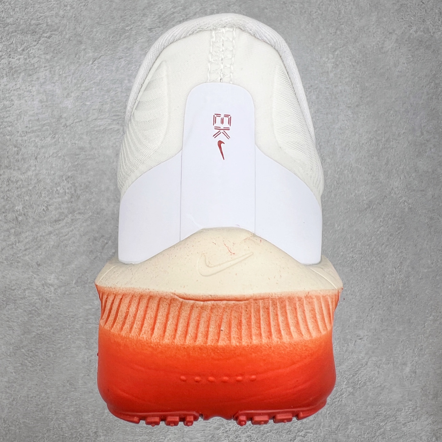 图片[8]-NK ZoomX Invincible Run Flyknit 6 轻量跑鞋 飞织低帮休闲运动慢跑鞋 厚底增高 老爹鞋 此鞋专为短跑运动员而生 是为 5 至 10 公里距离的赛事和训练打造 整体设计采用流线型的轻质工程网眼材质构成鞋面 并与其他 Running 旗舰鞋款同样搭载全脚掌 ZoomX 缓冲中底 搭配 Pebax 物料与橡胶外底 ZoomX StreakFly 首发配色以Prototype呈现 其灵感是来自开发期间的磨损测试 透过编号的标记与内侧的预期跑步距离突出研发过程 货号： HJ7038-100 尺码：36 36.5 37.5 38 38.5 39 40 40.5 41 42 42.5 43 44 45-选品中心