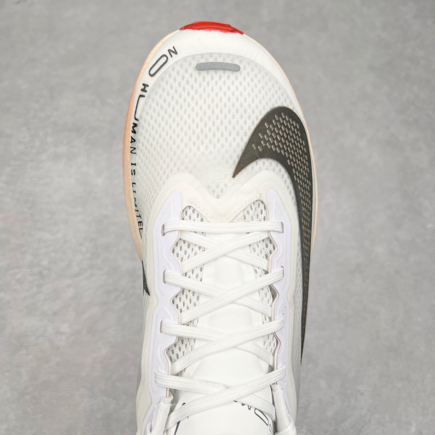 图片[4]-NK ZoomX Invincible Run Flyknit 6 轻量跑鞋 飞织低帮休闲运动慢跑鞋 厚底增高 老爹鞋 此鞋专为短跑运动员而生 是为 5 至 10 公里距离的赛事和训练打造 整体设计采用流线型的轻质工程网眼材质构成鞋面 并与其他 Running 旗舰鞋款同样搭载全脚掌 ZoomX 缓冲中底 搭配 Pebax 物料与橡胶外底 ZoomX StreakFly 首发配色以Prototype呈现 其灵感是来自开发期间的磨损测试 透过编号的标记与内侧的预期跑步距离突出研发过程 货号： HJ7038-100 尺码：36 36.5 37.5 38 38.5 39 40 40.5 41 42 42.5 43 44 45-选品中心