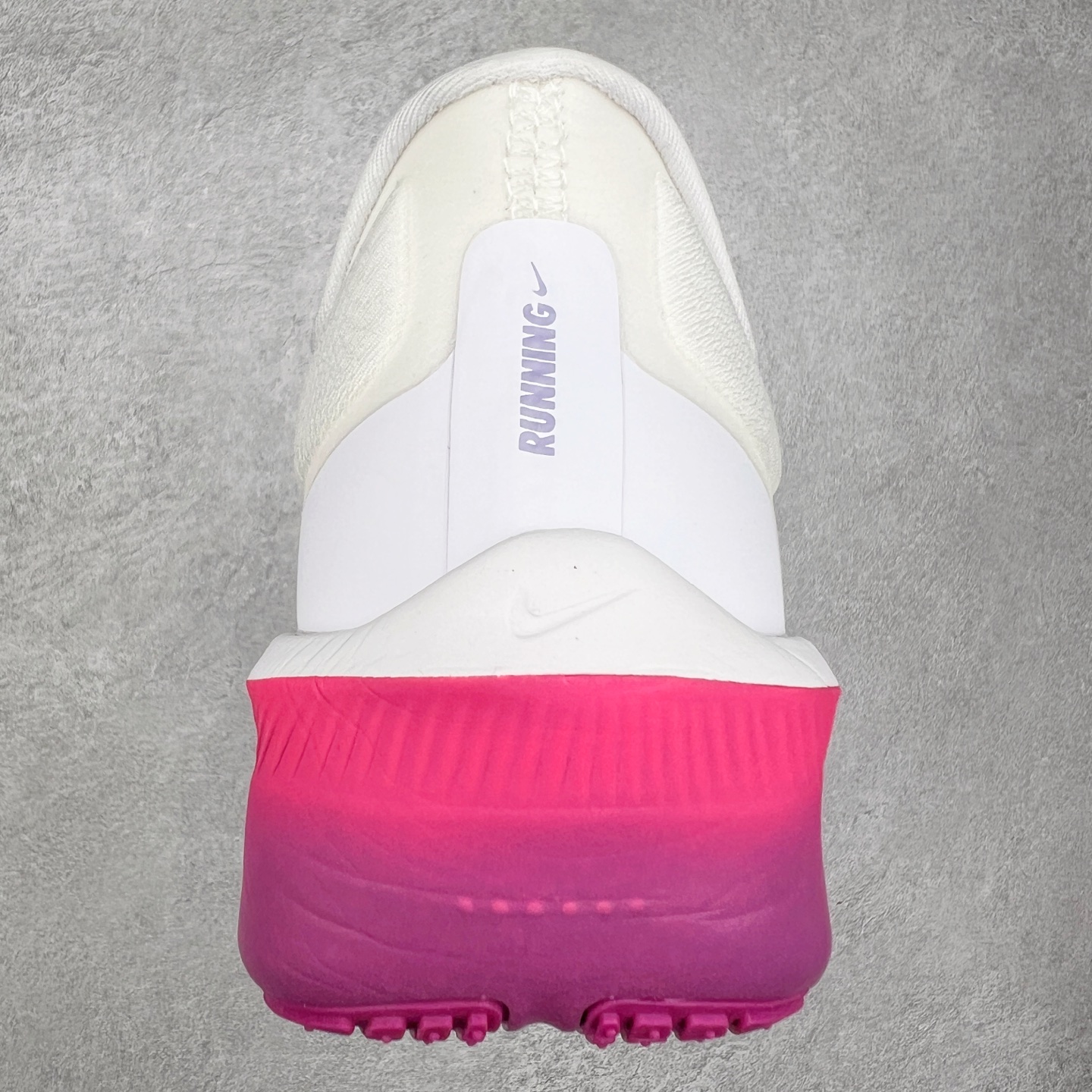 图片[8]-NK ZoomX Invincible Run Flyknit 6 轻量跑鞋 飞织低帮休闲运动慢跑鞋 厚底增高 老爹鞋 此鞋专为短跑运动员而生 是为 5 至 10 公里距离的赛事和训练打造 整体设计采用流线型的轻质工程网眼材质构成鞋面 并与其他 Running 旗舰鞋款同样搭载全脚掌 ZoomX 缓冲中底 搭配 Pebax 物料与橡胶外底 ZoomX StreakFly 首发配色以Prototype呈现 其灵感是来自开发期间的磨损测试 透过编号的标记与内侧的预期跑步距离突出研发过程 货号： FN8454-100 尺码：36 36.5 37.5 38 38.5 39 40 40.5 41 42 42.5 43 44 45-选品中心