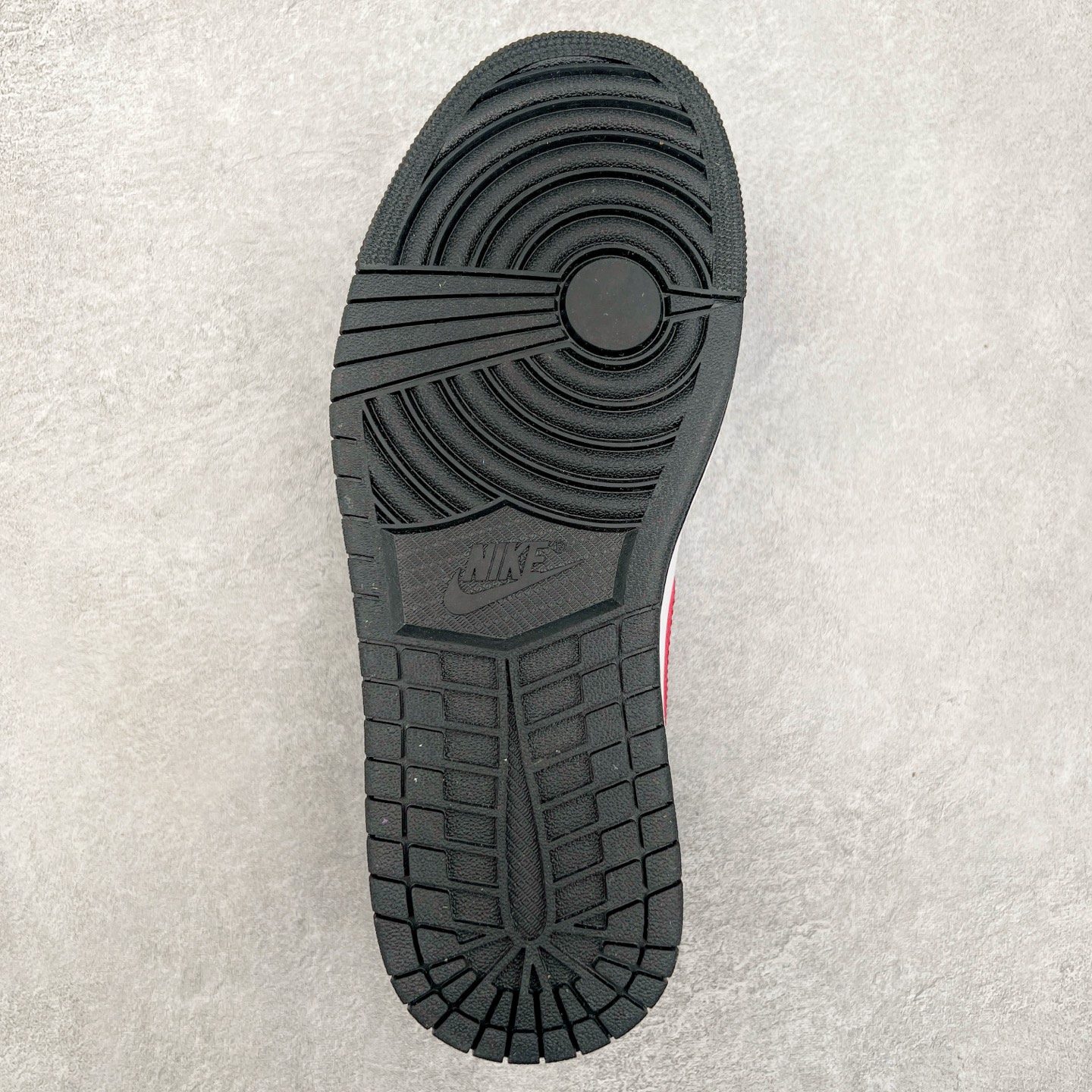 图片[9]-＃K版 Air Jordan AJ1 Low 低帮 黑白红 HF3148-106 全新流水线出品 DT版本唯一平替选择 市场第二梯队最强版 全部原鞋开发 原楦原纸板开发 全鞋电脑针车 原厂内置全掌气垫 原盒内在原标 唯一Zp原版鞋带绑法 免检产品 全新2022版型 全头层皮料 完美零毛边处理 原厂配置全掌气垫 价格定位良心 几十个配色陆续出货 实拍调校N版已经零色差零失真 百分百还原实物色彩所见即所得 不存在货不对板色差等低级问题 选购参考实物拍摄 不混卖不参货 只用心做好货严格选品 承诺混一赔十 尺码：36 36.5 37.5 38 38.5 39 40 40.5 41 42 42.5 43 44 44.5 45-选品中心