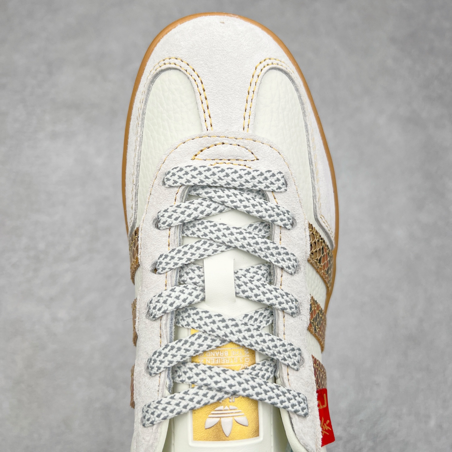 图片[4]-AD Gazelle Indoor Trainers 羚羊内训系列低帮复古百搭休闲运动德训风板鞋 CH6336 90年代经典的复刻版！自60年代以足球训练鞋面世以来,Gazelle就以其经典设计席卷全球。1991年版本的复刻,再造经典Gazelle。采用皮革打造,搭配浊色细节,让这款经典更加简约。尺码：36 36⅔ 37⅓ 38 38⅔ 39⅓ 40 40⅔ 41⅓ 42 42⅔ 43⅓ 44 44⅔ 45-选品中心