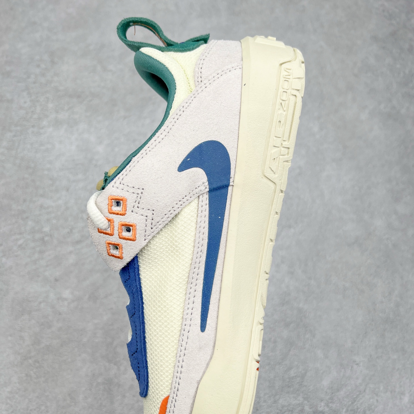 图片[7]-NK SB Day One 低帮休闲板鞋 HM3720-141 鞋款搭载Air Zoom缓震气垫，采用包边结构工艺轻盈柔韧，缔造非凡触板感。织物材料，舒适出众 翻毛皮覆面经久耐穿，塑就挚爱踢板体验。尺码：35.5 36 36.5 37.5 38 38.5 39 40 40.5 41 42 42.5 43 44 44.5 45-选品中心