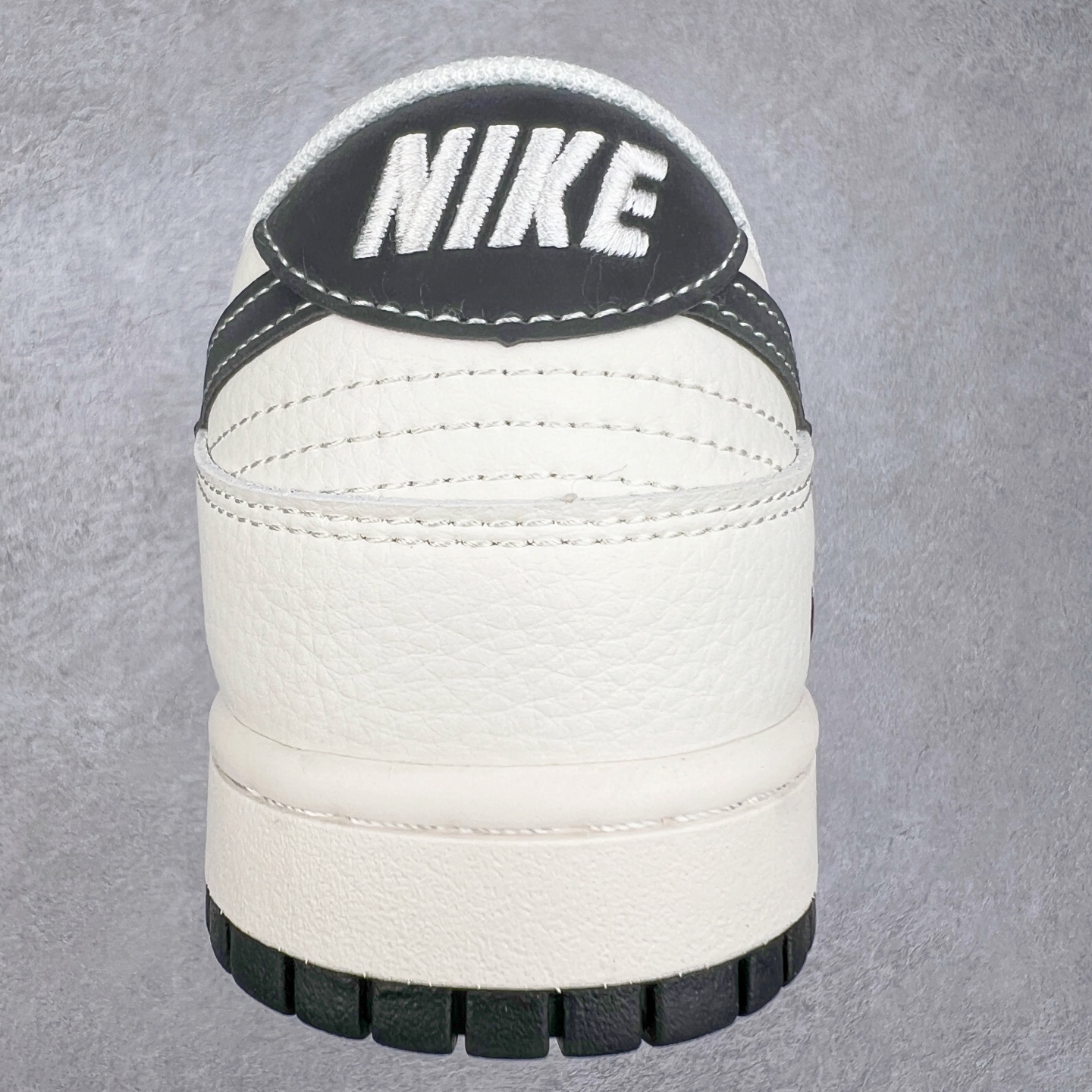 图片[8]-NK Dunk Low 定制配色 HH7518-035 大厂出品 极力推荐 原装头层材料 独家版型蒸餾加工帶來的是更好的视觉和脚感体验大厂纯原品质出货 清洁度 电绣工艺 皮料切割干净无任何毛边 细节完美 实拍调校N版已经零色差零失真 百分百还原实物色彩所见即所得 不存在货不对板色差等低级问题 选购参考实物拍摄 不混卖不参货 只用心做好货严格选品 承诺混一赔十 尺码：36 36.5 37.5 38 38.5 39 40 40.5 41 42 42.5 43 44 44.5 45-选品中心