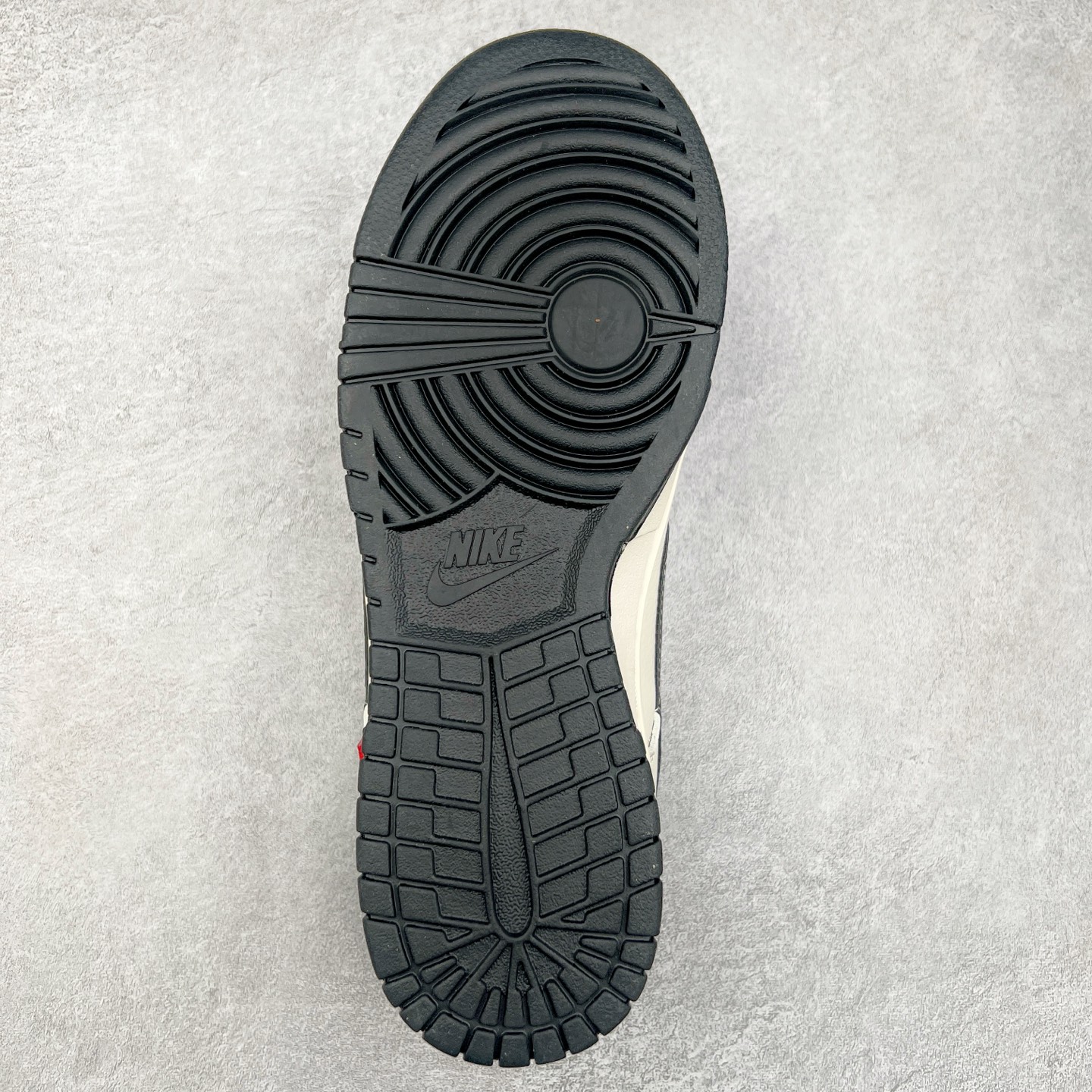 图片[9]-NK Dunk Low 定制配色 HH7518-035 大厂出品 极力推荐 原装头层材料 独家版型蒸餾加工帶來的是更好的视觉和脚感体验大厂纯原品质出货 清洁度 电绣工艺 皮料切割干净无任何毛边 细节完美 实拍调校N版已经零色差零失真 百分百还原实物色彩所见即所得 不存在货不对板色差等低级问题 选购参考实物拍摄 不混卖不参货 只用心做好货严格选品 承诺混一赔十 尺码：36 36.5 37.5 38 38.5 39 40 40.5 41 42 42.5 43 44 44.5 45-选品中心