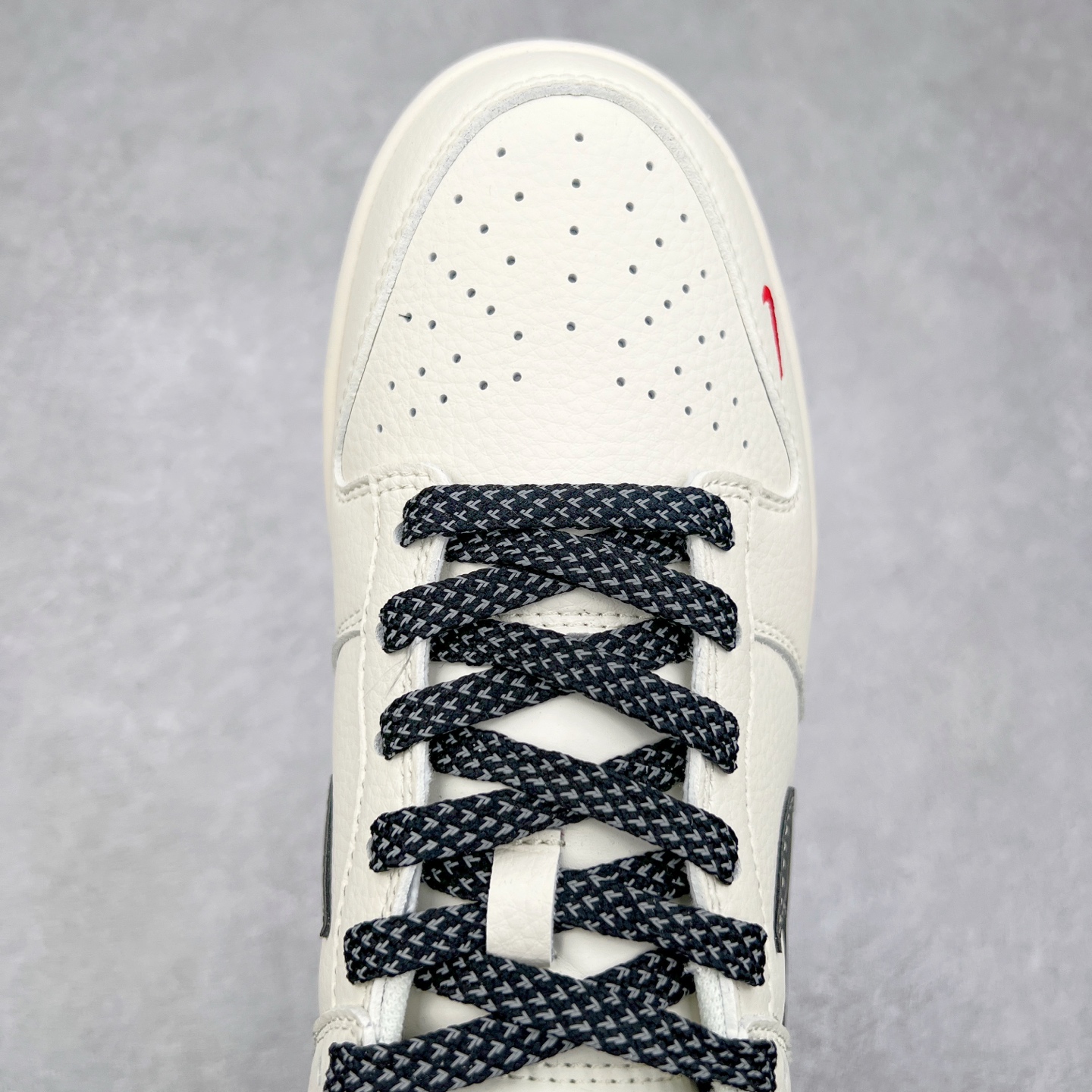 图片[4]-NK Dunk Low 定制配色 HH7518-035 大厂出品 极力推荐 原装头层材料 独家版型蒸餾加工帶來的是更好的视觉和脚感体验大厂纯原品质出货 清洁度 电绣工艺 皮料切割干净无任何毛边 细节完美 实拍调校N版已经零色差零失真 百分百还原实物色彩所见即所得 不存在货不对板色差等低级问题 选购参考实物拍摄 不混卖不参货 只用心做好货严格选品 承诺混一赔十 尺码：36 36.5 37.5 38 38.5 39 40 40.5 41 42 42.5 43 44 44.5 45-选品中心