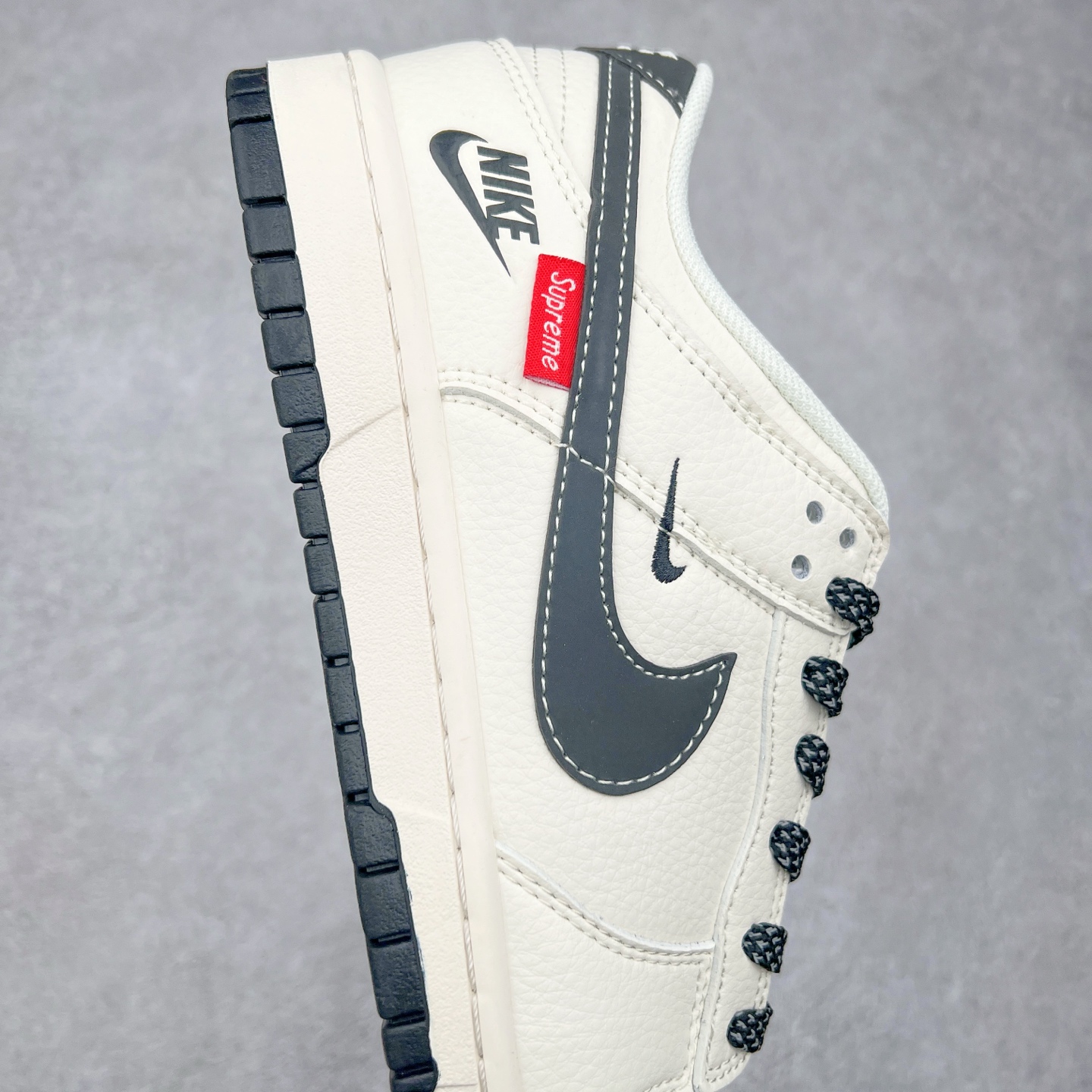 图片[6]-NK Dunk Low 定制配色 HH7518-035 大厂出品 极力推荐 原装头层材料 独家版型蒸餾加工帶來的是更好的视觉和脚感体验大厂纯原品质出货 清洁度 电绣工艺 皮料切割干净无任何毛边 细节完美 实拍调校N版已经零色差零失真 百分百还原实物色彩所见即所得 不存在货不对板色差等低级问题 选购参考实物拍摄 不混卖不参货 只用心做好货严格选品 承诺混一赔十 尺码：36 36.5 37.5 38 38.5 39 40 40.5 41 42 42.5 43 44 44.5 45-选品中心