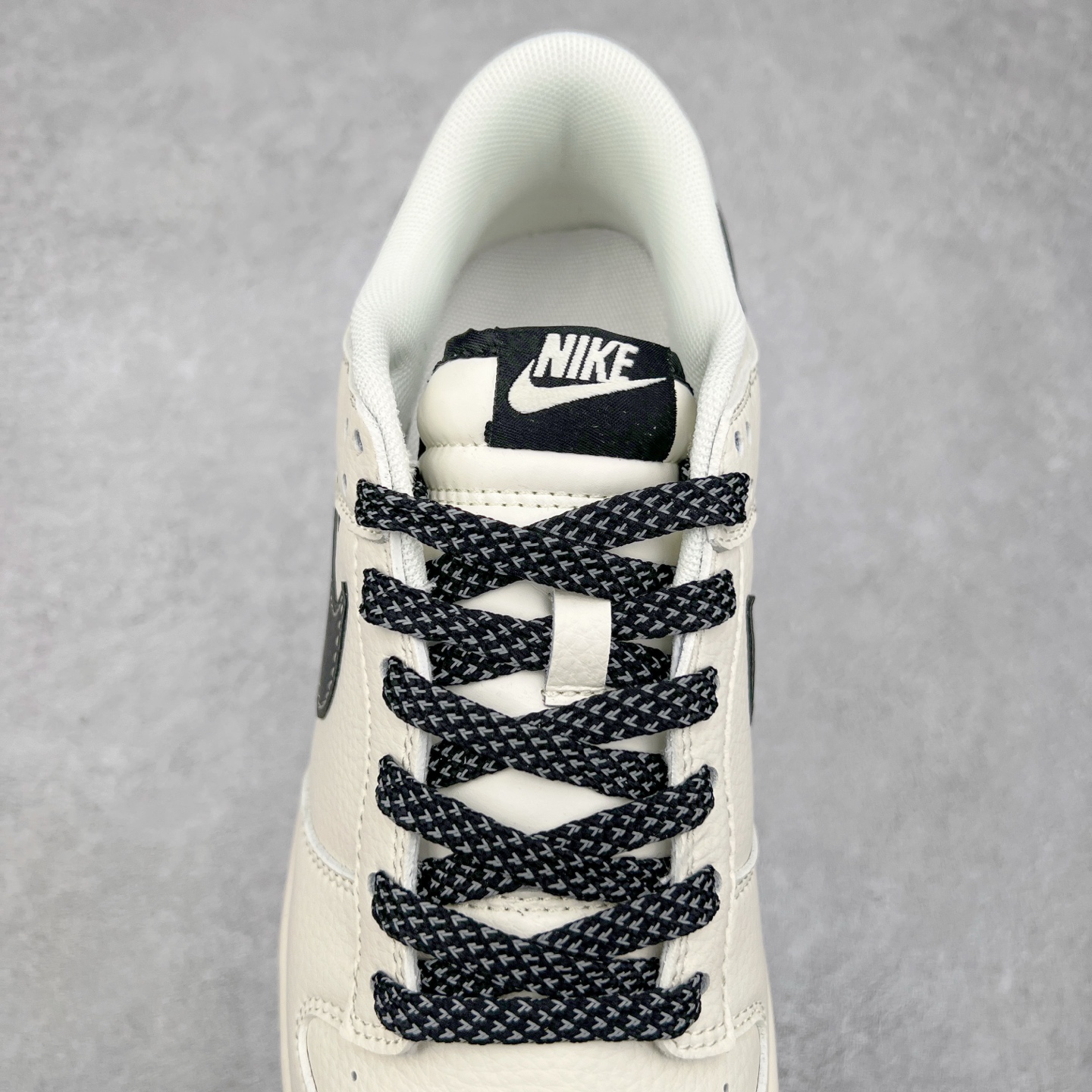 图片[5]-NK Dunk Low 定制配色 HH7518-035 大厂出品 极力推荐 原装头层材料 独家版型蒸餾加工帶來的是更好的视觉和脚感体验大厂纯原品质出货 清洁度 电绣工艺 皮料切割干净无任何毛边 细节完美 实拍调校N版已经零色差零失真 百分百还原实物色彩所见即所得 不存在货不对板色差等低级问题 选购参考实物拍摄 不混卖不参货 只用心做好货严格选品 承诺混一赔十 尺码：36 36.5 37.5 38 38.5 39 40 40.5 41 42 42.5 43 44 44.5 45-选品中心