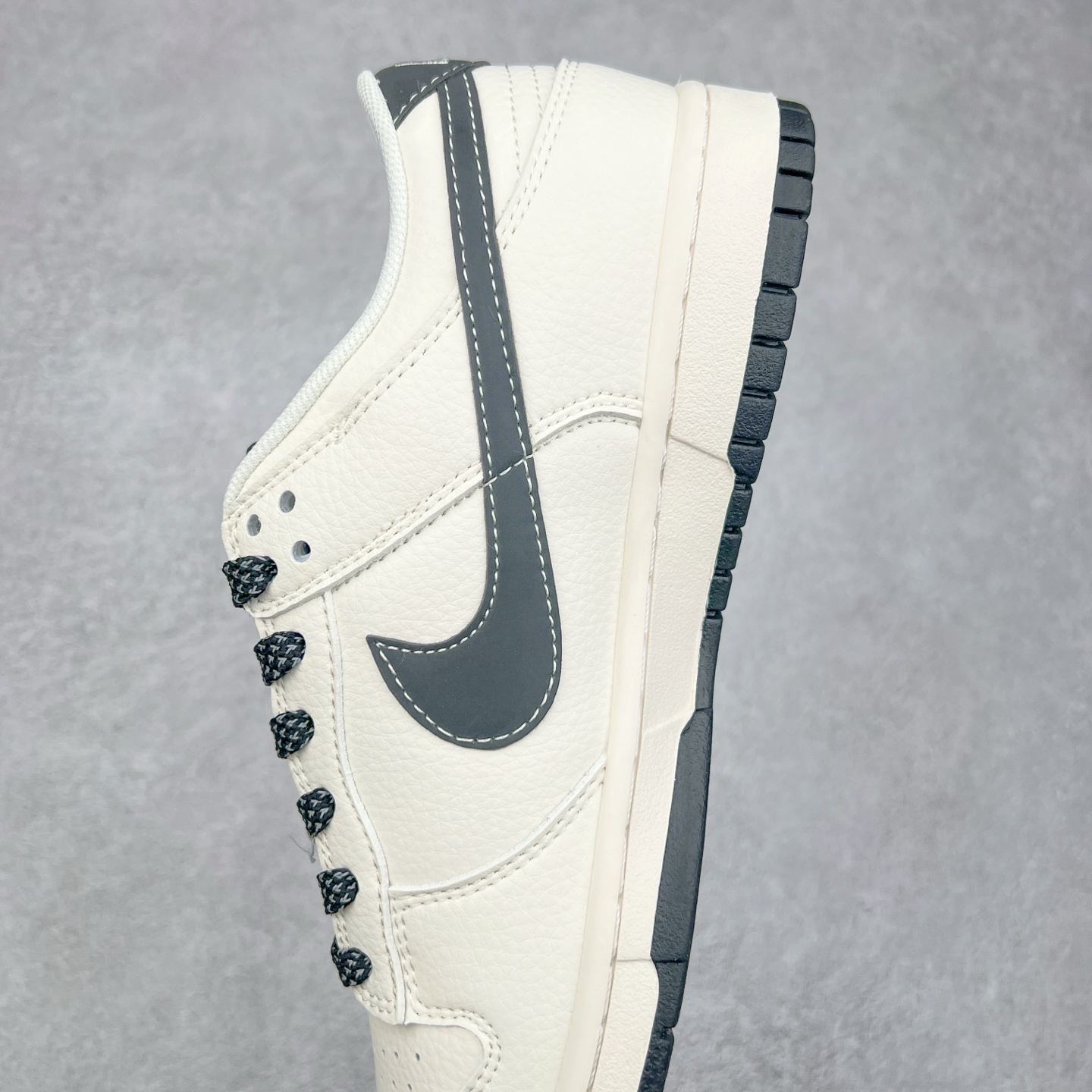 图片[7]-NK Dunk Low 定制配色 HH7518-035 大厂出品 极力推荐 原装头层材料 独家版型蒸餾加工帶來的是更好的视觉和脚感体验大厂纯原品质出货 清洁度 电绣工艺 皮料切割干净无任何毛边 细节完美 实拍调校N版已经零色差零失真 百分百还原实物色彩所见即所得 不存在货不对板色差等低级问题 选购参考实物拍摄 不混卖不参货 只用心做好货严格选品 承诺混一赔十 尺码：36 36.5 37.5 38 38.5 39 40 40.5 41 42 42.5 43 44 44.5 45-选品中心