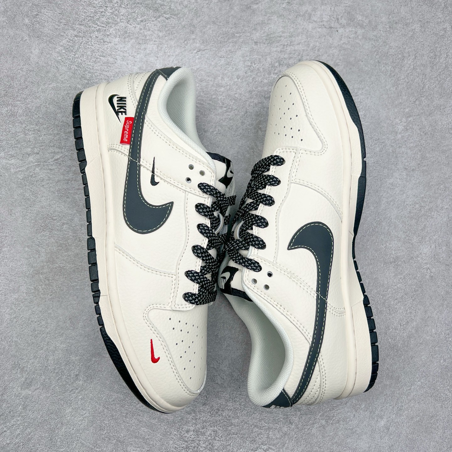 图片[3]-NK Dunk Low 定制配色 HH7518-035 大厂出品 极力推荐 原装头层材料 独家版型蒸餾加工帶來的是更好的视觉和脚感体验大厂纯原品质出货 清洁度 电绣工艺 皮料切割干净无任何毛边 细节完美 实拍调校N版已经零色差零失真 百分百还原实物色彩所见即所得 不存在货不对板色差等低级问题 选购参考实物拍摄 不混卖不参货 只用心做好货严格选品 承诺混一赔十 尺码：36 36.5 37.5 38 38.5 39 40 40.5 41 42 42.5 43 44 44.5 45-选品中心