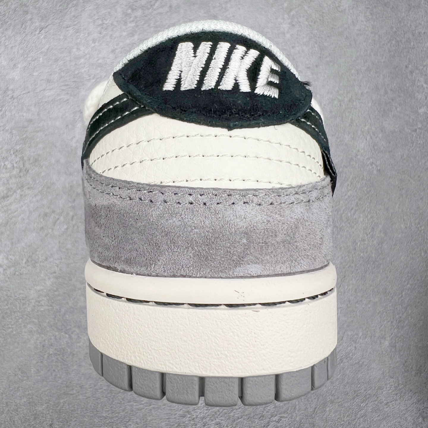 图片[8]-NK Dunk Low 定制配色 YX5066-245 大厂出品 极力推荐 原装头层材料 独家版型蒸餾加工帶來的是更好的视觉和脚感体验大厂纯原品质出货 清洁度 电绣工艺 皮料切割干净无任何毛边 细节完美 实拍调校N版已经零色差零失真 百分百还原实物色彩所见即所得 不存在货不对板色差等低级问题 选购参考实物拍摄 不混卖不参货 只用心做好货严格选品 承诺混一赔十 尺码：36 36.5 37.5 38 38.5 39 40 40.5 41 42 42.5 43 44 44.5 45-选品中心
