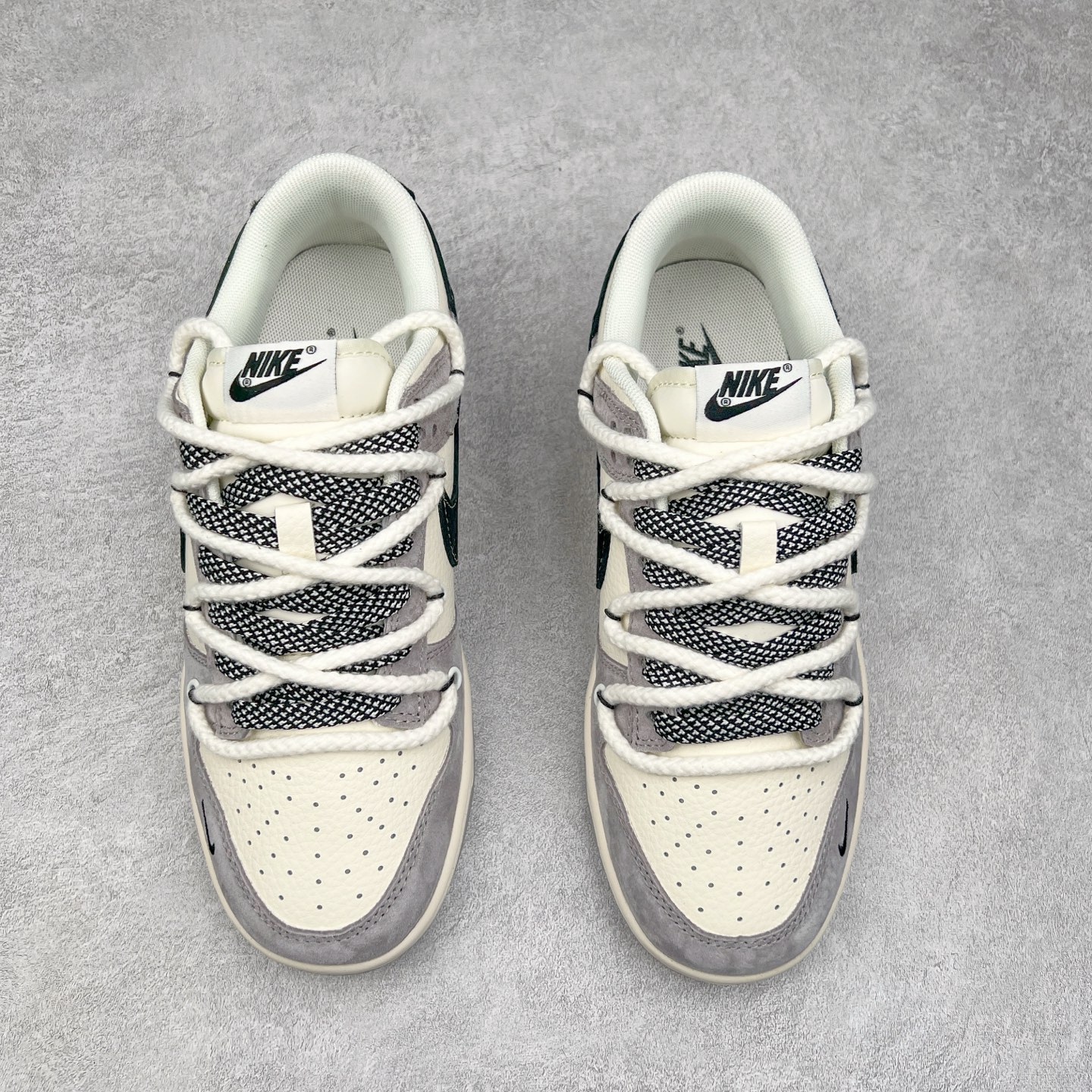 图片[2]-NK Dunk Low 定制配色 YX5066-245 大厂出品 极力推荐 原装头层材料 独家版型蒸餾加工帶來的是更好的视觉和脚感体验大厂纯原品质出货 清洁度 电绣工艺 皮料切割干净无任何毛边 细节完美 实拍调校N版已经零色差零失真 百分百还原实物色彩所见即所得 不存在货不对板色差等低级问题 选购参考实物拍摄 不混卖不参货 只用心做好货严格选品 承诺混一赔十 尺码：36 36.5 37.5 38 38.5 39 40 40.5 41 42 42.5 43 44 44.5 45-选品中心
