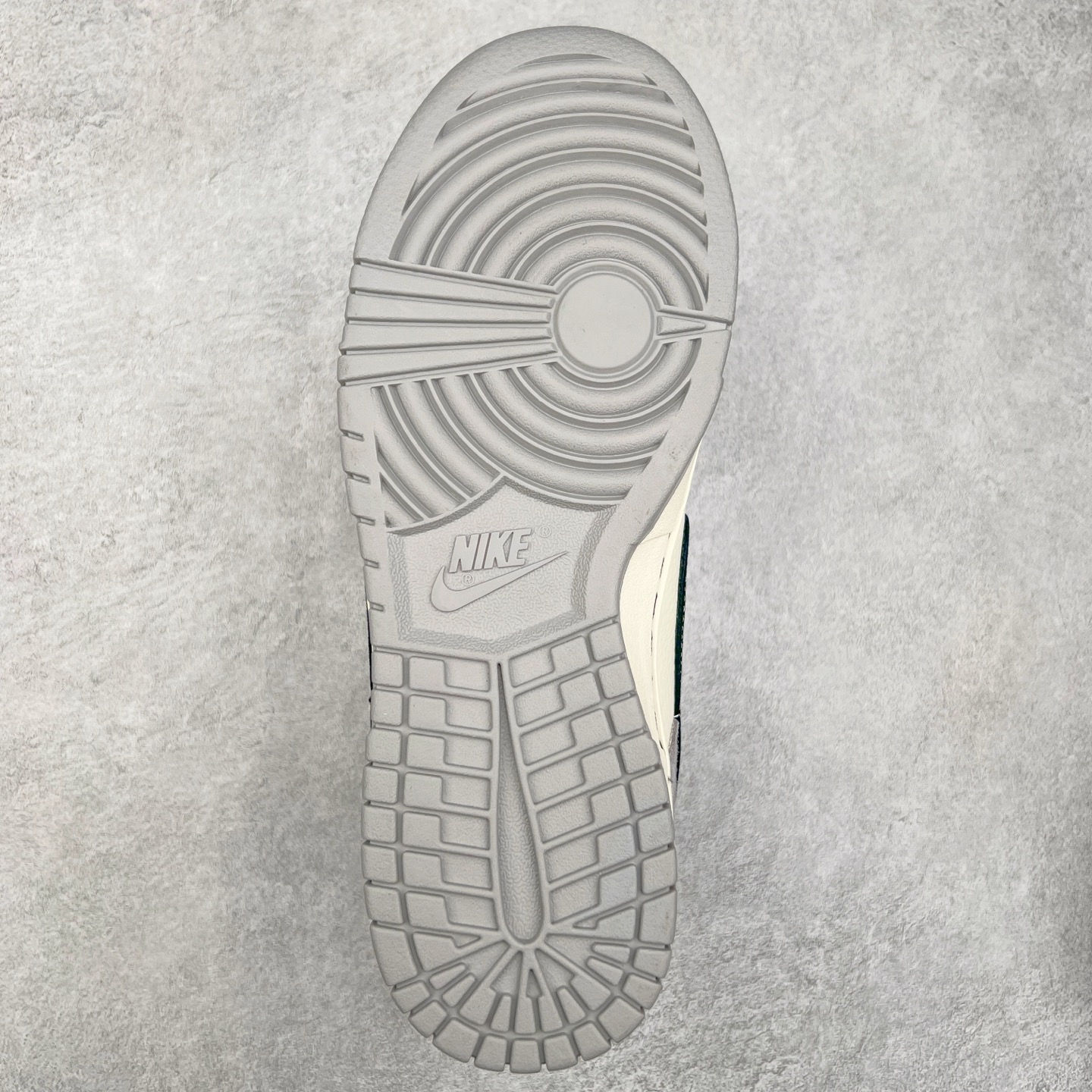 图片[9]-NK Dunk Low 定制配色 YX5066-245 大厂出品 极力推荐 原装头层材料 独家版型蒸餾加工帶來的是更好的视觉和脚感体验大厂纯原品质出货 清洁度 电绣工艺 皮料切割干净无任何毛边 细节完美 实拍调校N版已经零色差零失真 百分百还原实物色彩所见即所得 不存在货不对板色差等低级问题 选购参考实物拍摄 不混卖不参货 只用心做好货严格选品 承诺混一赔十 尺码：36 36.5 37.5 38 38.5 39 40 40.5 41 42 42.5 43 44 44.5 45-选品中心