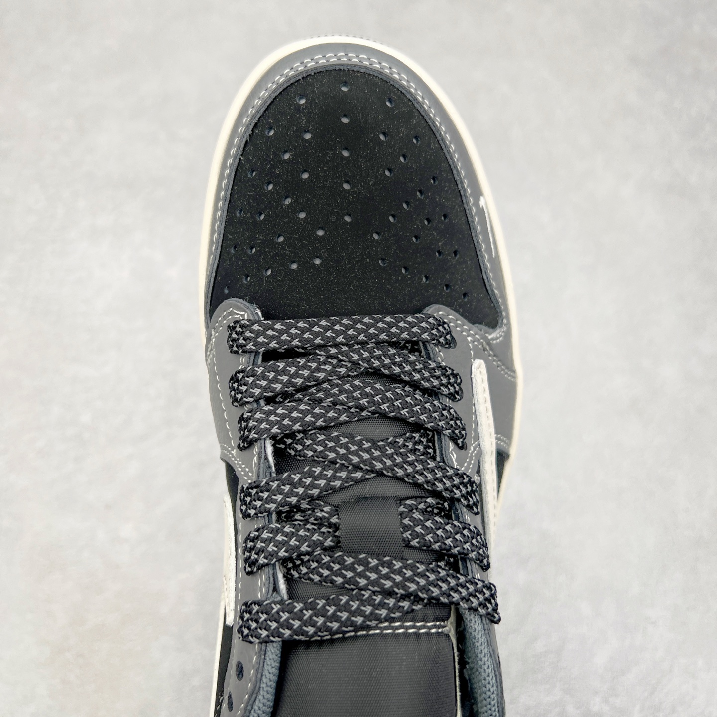 图片[4]-TS x Air Jordan AJ1 Low 倒钩低帮联名定制配色 XS6089-513 原厂内置气垫魔块 A模大底 头层小牛皮 鞋舌AJ原厂专用牛津布+AJ专用反口珍珠布+原厂无杂质高弹内里海棉+特殊封边弹力鞋带 实拍调校N版已经零色差零失真 百分百还原实物色彩所见即所得 不存在货不对板色差等低级问题 选购参考实物拍摄 不混卖不参货 只用心做好货严格选品 承诺混一赔十 尺码：36 36.5 37.5 38 38.5 39 40 40.5 41 42 42.5 43 44 44.5 45-选品中心