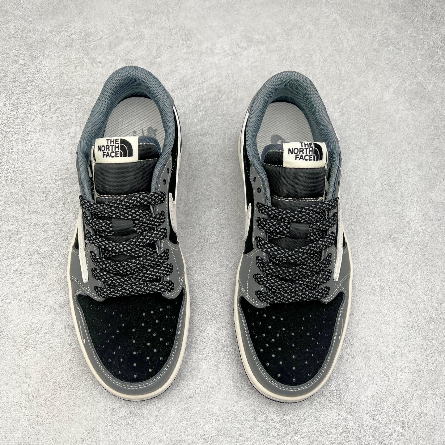图片[2]-TS x Air Jordan AJ1 Low 倒钩低帮联名定制配色 XS6089-513 原厂内置气垫魔块 A模大底 头层小牛皮 鞋舌AJ原厂专用牛津布+AJ专用反口珍珠布+原厂无杂质高弹内里海棉+特殊封边弹力鞋带 实拍调校N版已经零色差零失真 百分百还原实物色彩所见即所得 不存在货不对板色差等低级问题 选购参考实物拍摄 不混卖不参货 只用心做好货严格选品 承诺混一赔十 尺码：36 36.5 37.5 38 38.5 39 40 40.5 41 42 42.5 43 44 44.5 45-选品中心