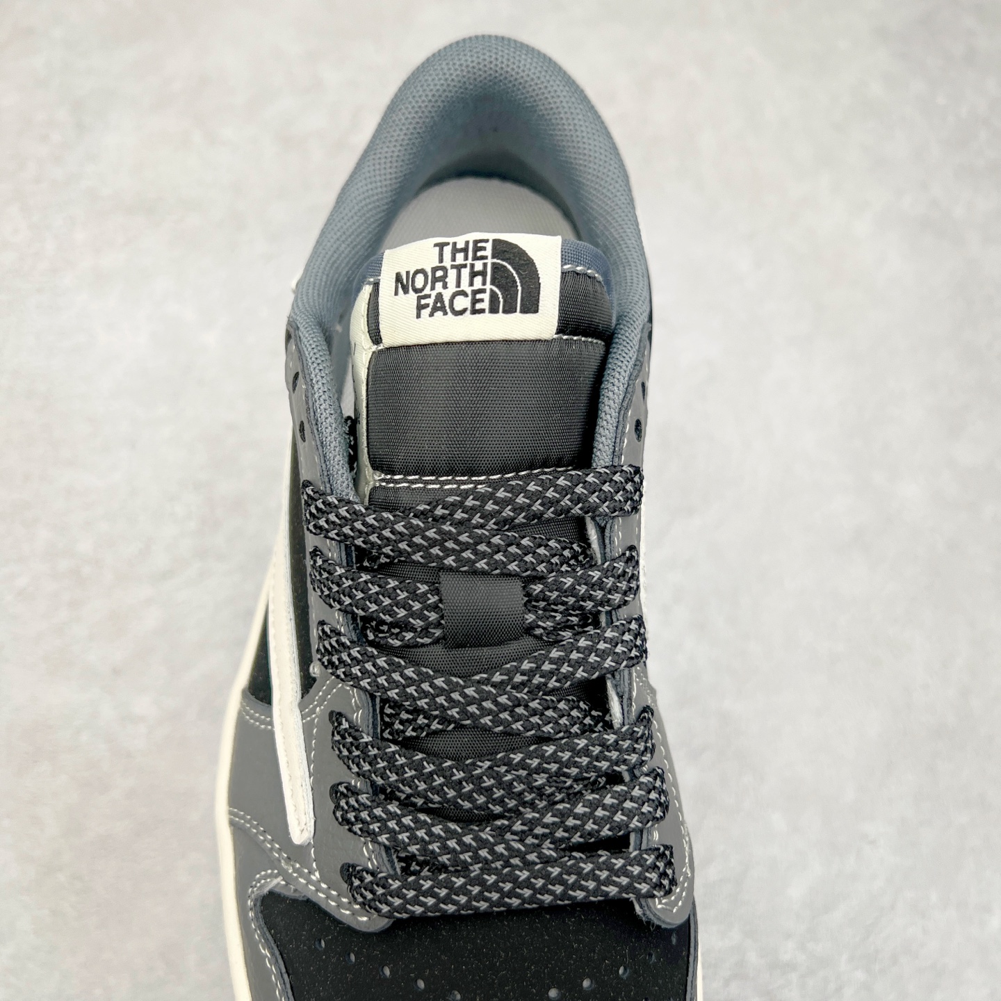 图片[5]-TS x Air Jordan AJ1 Low 倒钩低帮联名定制配色 XS6089-513 原厂内置气垫魔块 A模大底 头层小牛皮 鞋舌AJ原厂专用牛津布+AJ专用反口珍珠布+原厂无杂质高弹内里海棉+特殊封边弹力鞋带 实拍调校N版已经零色差零失真 百分百还原实物色彩所见即所得 不存在货不对板色差等低级问题 选购参考实物拍摄 不混卖不参货 只用心做好货严格选品 承诺混一赔十 尺码：36 36.5 37.5 38 38.5 39 40 40.5 41 42 42.5 43 44 44.5 45-选品中心