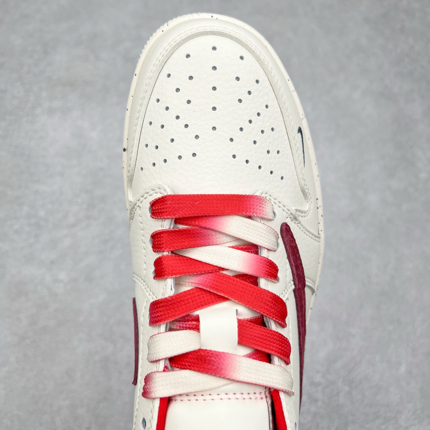 图片[4]-TS x Air Jordan AJ1 Low 倒钩低帮联名定制配色 CF3688-077 原厂内置气垫魔块 A模大底 头层小牛皮 鞋舌AJ原厂专用牛津布+AJ专用反口珍珠布+原厂无杂质高弹内里海棉+特殊封边弹力鞋带 实拍调校N版已经零色差零失真 百分百还原实物色彩所见即所得 不存在货不对板色差等低级问题 选购参考实物拍摄 不混卖不参货 只用心做好货严格选品 承诺混一赔十 尺码：36 36.5 37.5 38 38.5 39 40 40.5 41 42 42.5 43 44 44.5 45-选品中心