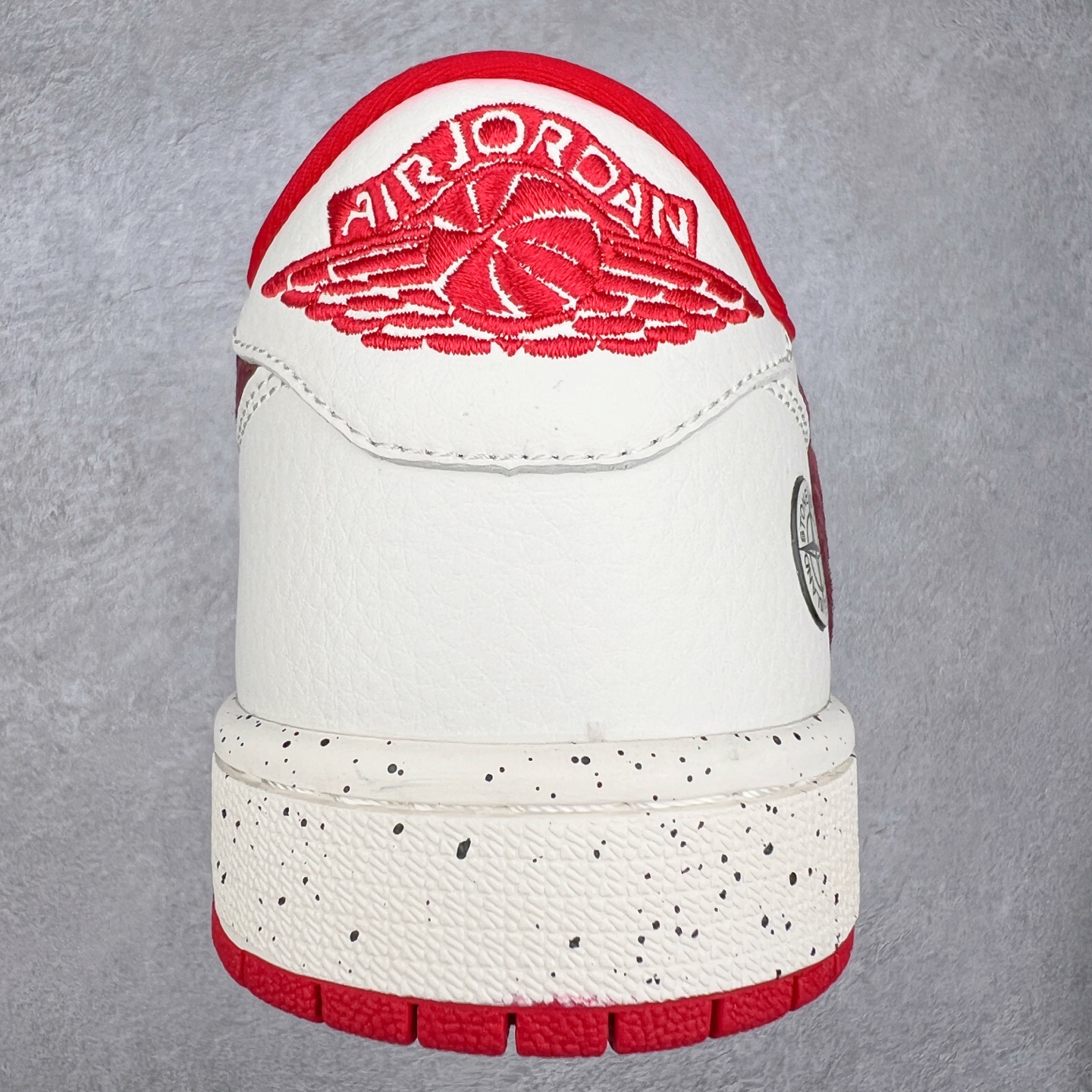 图片[8]-TS x Air Jordan AJ1 Low 倒钩低帮联名定制配色 CF3688-077 原厂内置气垫魔块 A模大底 头层小牛皮 鞋舌AJ原厂专用牛津布+AJ专用反口珍珠布+原厂无杂质高弹内里海棉+特殊封边弹力鞋带 实拍调校N版已经零色差零失真 百分百还原实物色彩所见即所得 不存在货不对板色差等低级问题 选购参考实物拍摄 不混卖不参货 只用心做好货严格选品 承诺混一赔十 尺码：36 36.5 37.5 38 38.5 39 40 40.5 41 42 42.5 43 44 44.5 45-选品中心