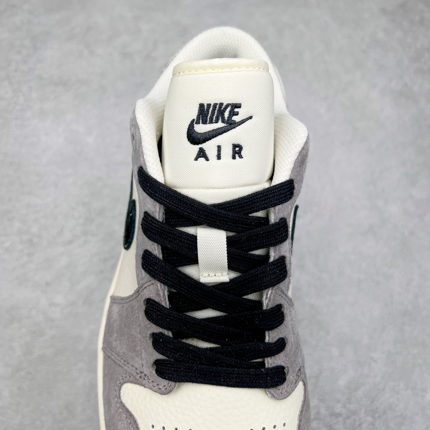 图片[5]-Air Jordan AJ1 Low 低帮定制 SJ9950-015 原厂内置气垫魔块 A模大底 头层小牛皮 鞋舌AJ原厂专用牛津布+AJ专用反口珍珠布+原厂无杂质高弹内里海棉+特殊封边弹力鞋带 尺码：36 36.5 37.5 38 38.5 39 40 40.5 41 42 42.5 43 44 44.5 45-选品中心